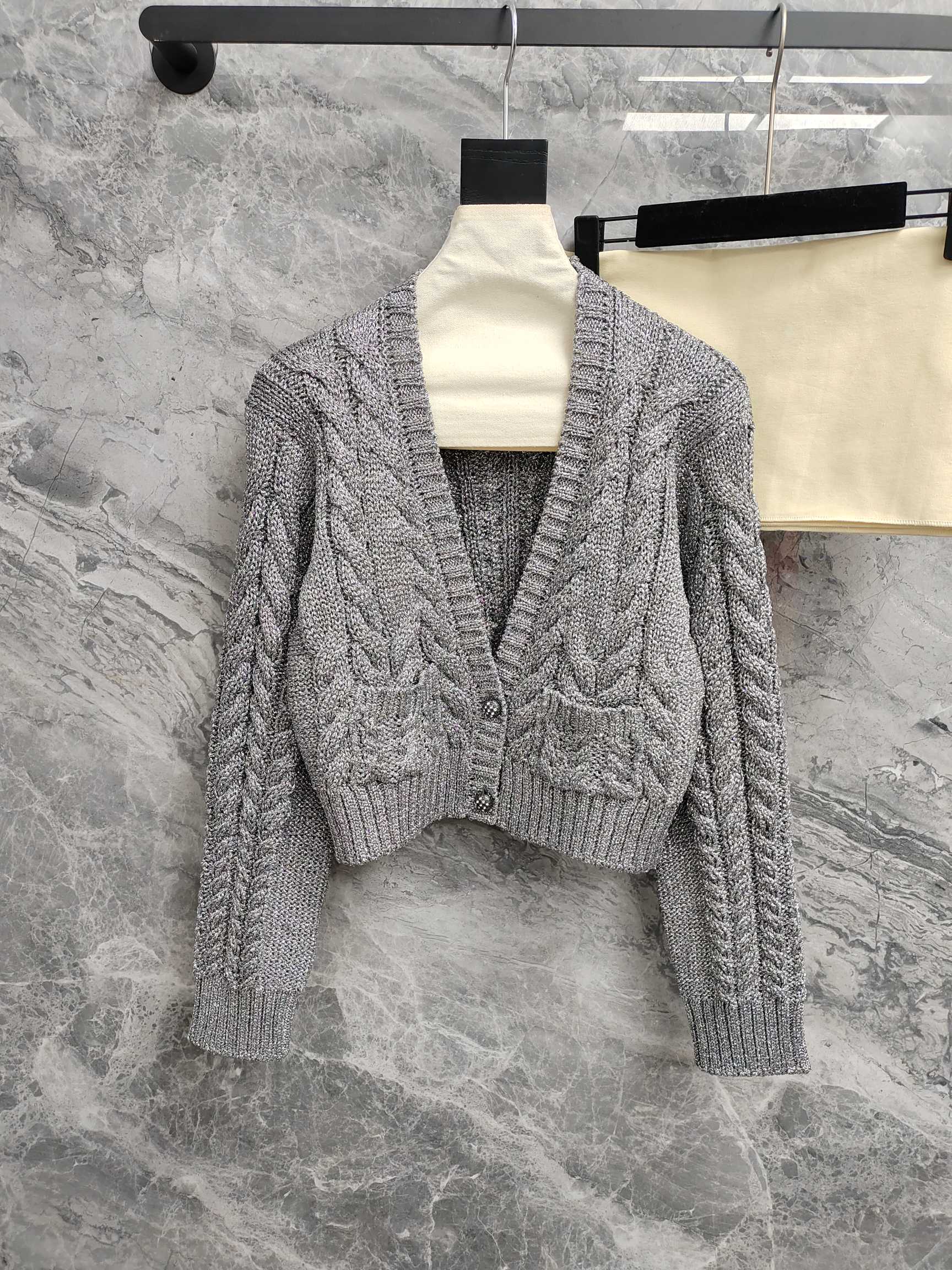 CROPPED CABLE KNIT CARDIGAN