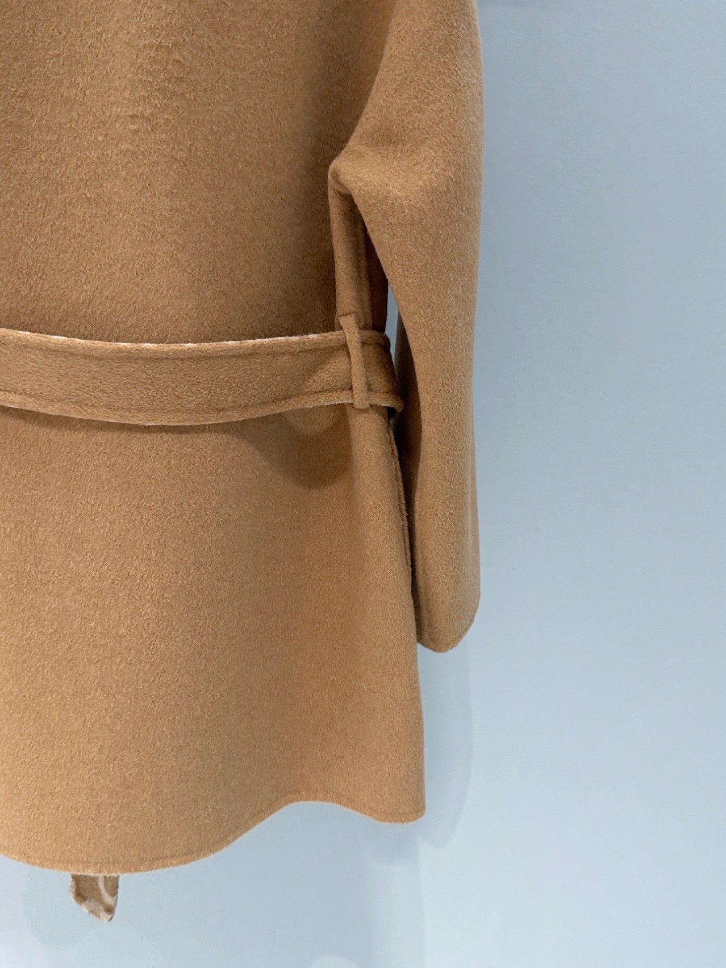 CAMEL SHORT COAT WITH SOFT COLLAR AND ADJUSTABLE BELT