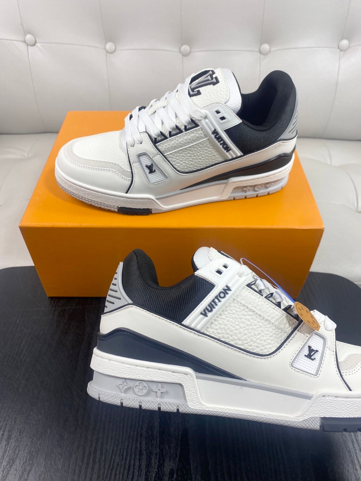 WHITE LOW-TOP SNEAKERS WITH BLACK ACCENTS