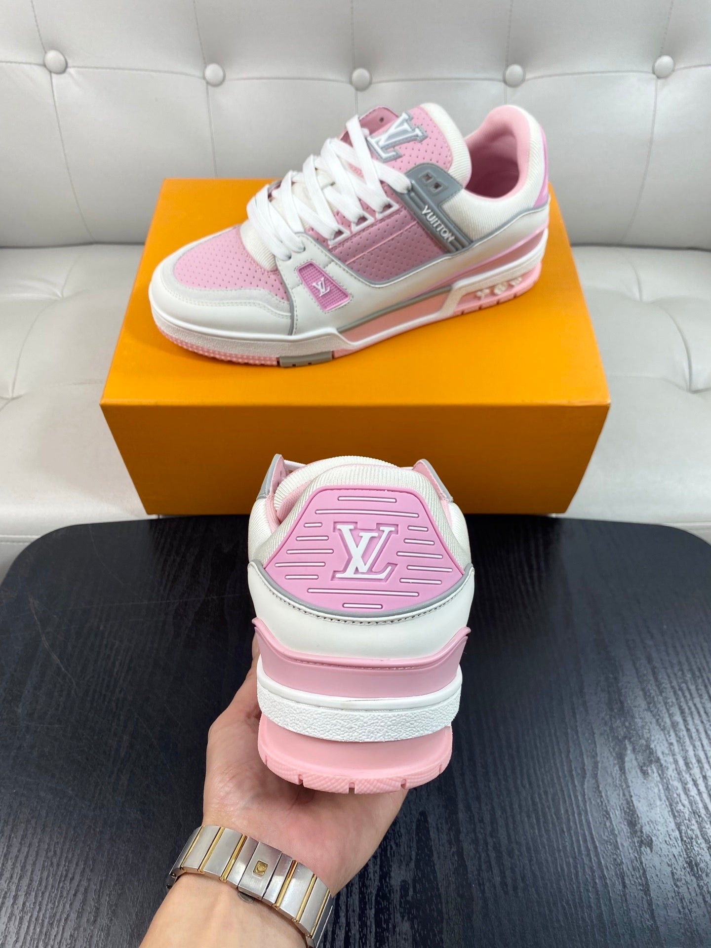 PINK AND WHITE LOW-TOP SNEAKERS WITH PERFORATED DETAILS