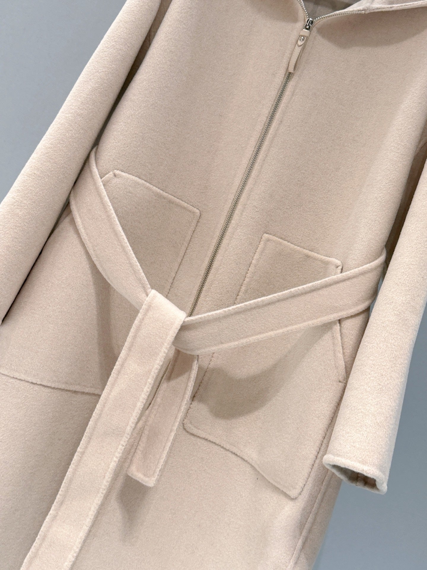 LIGHT BEIGE HOODED COAT WITH ZIP CLOSURE AND BELT
