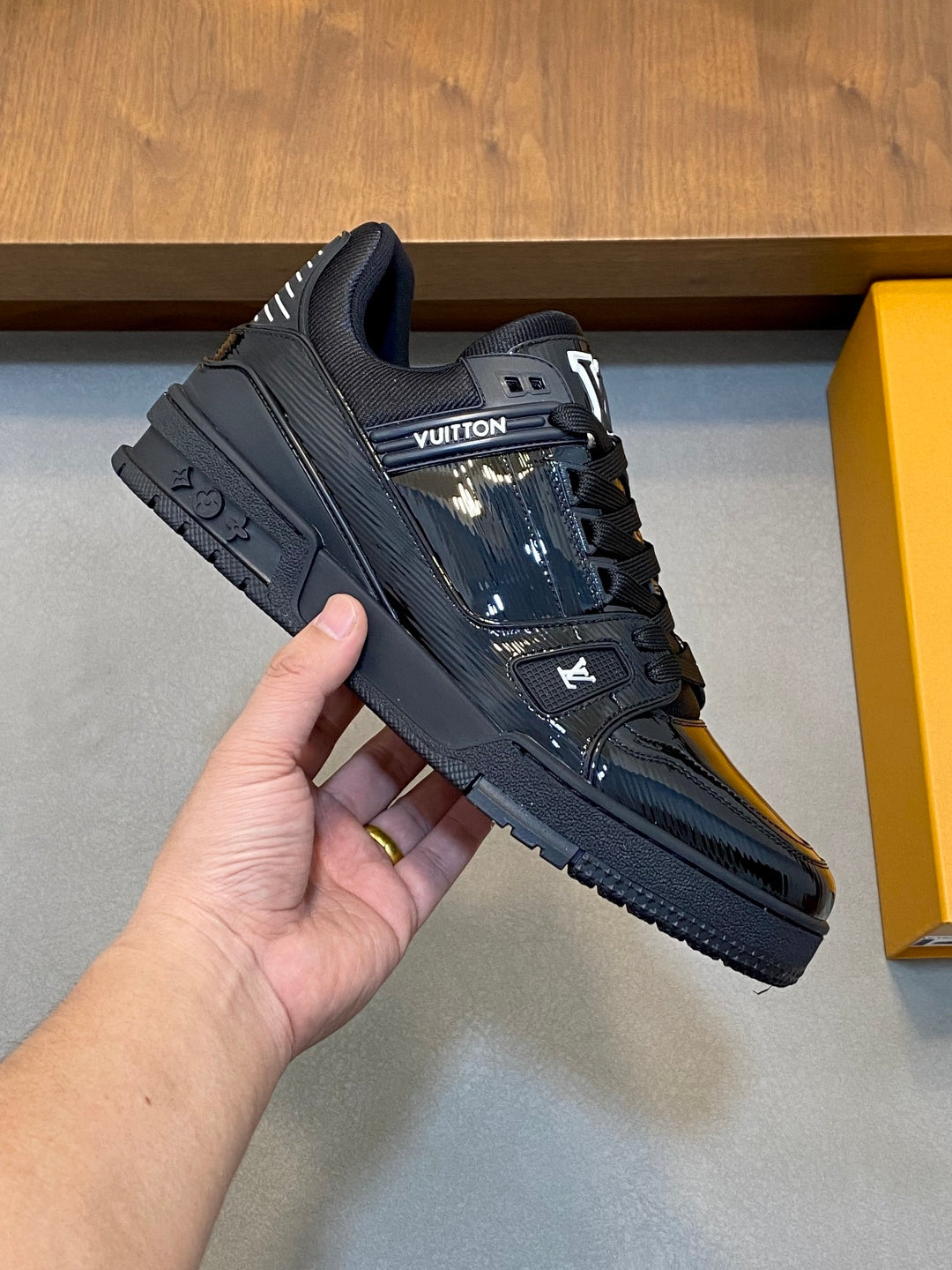 BLACK GLOSS LOW-TOP SNEAKERS