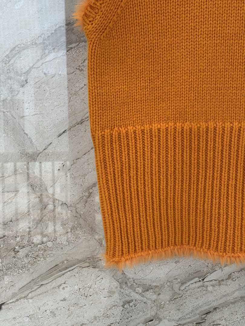 TEXTURED KNIT SLEEVELESS SWEATER