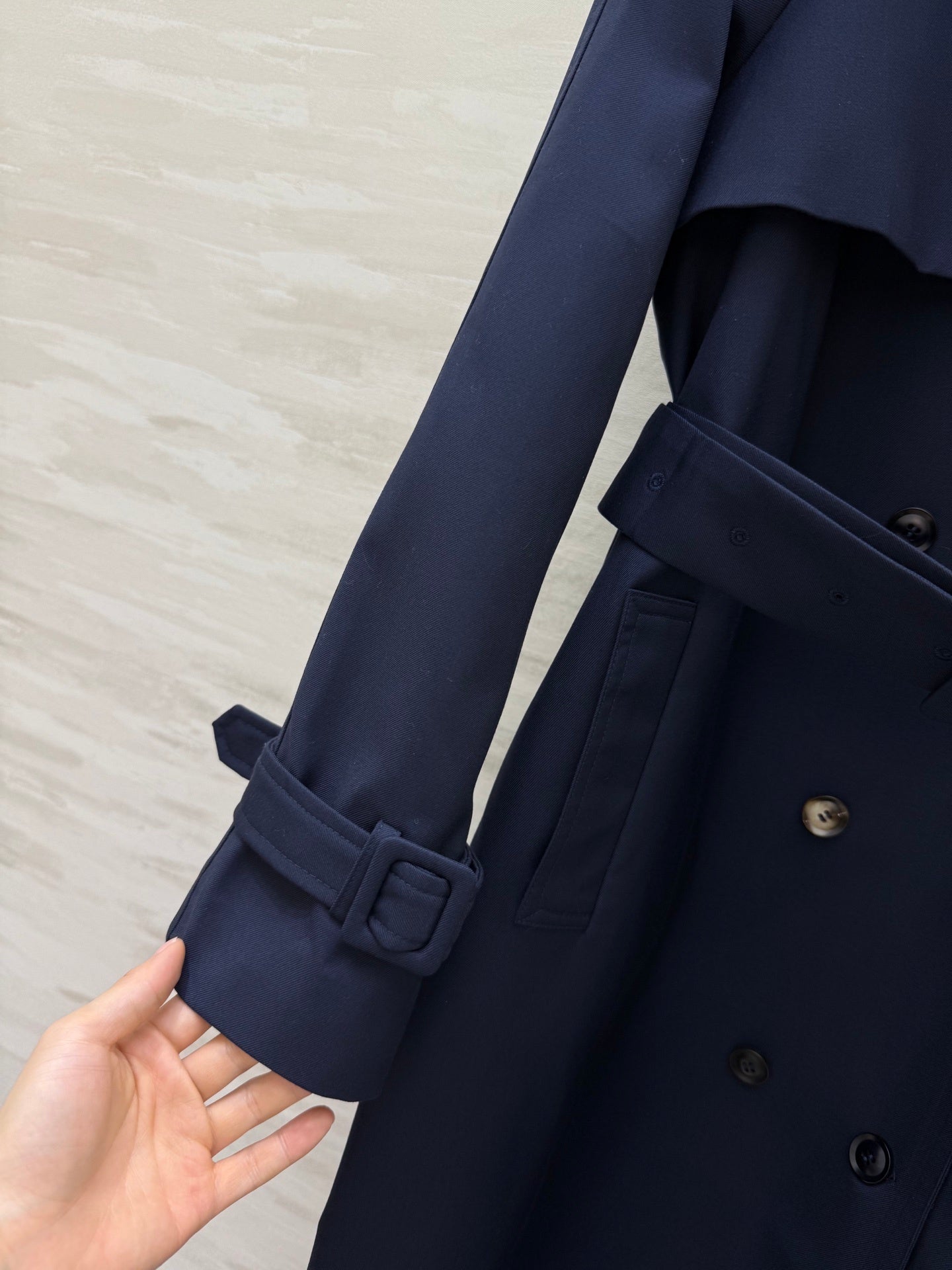 CLASSIC DOUBLE-BREASTED TRENCH COAT IN DEEP NAVY