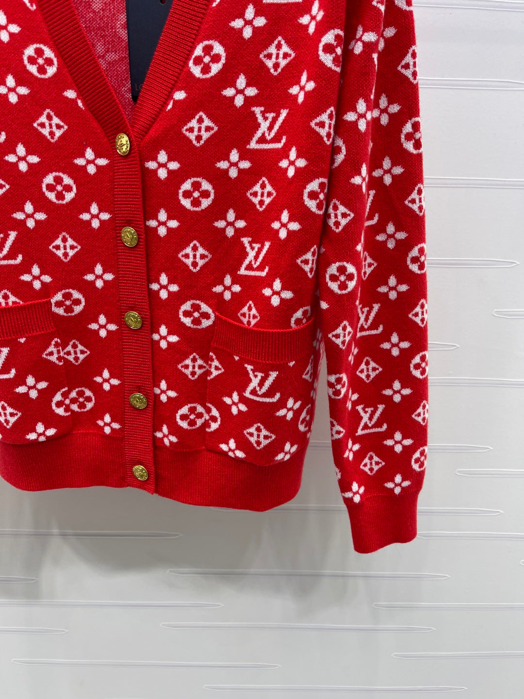 PATTERNED V-NECK BUTTON-UP KNIT CARDIGAN