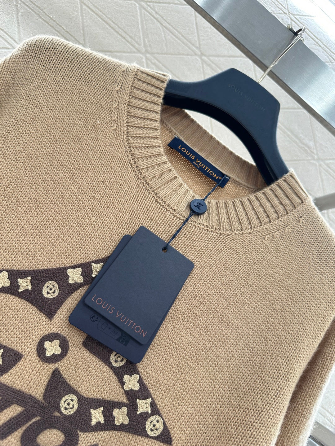 GRAPHIC CREWNECK KNIT SWEATER