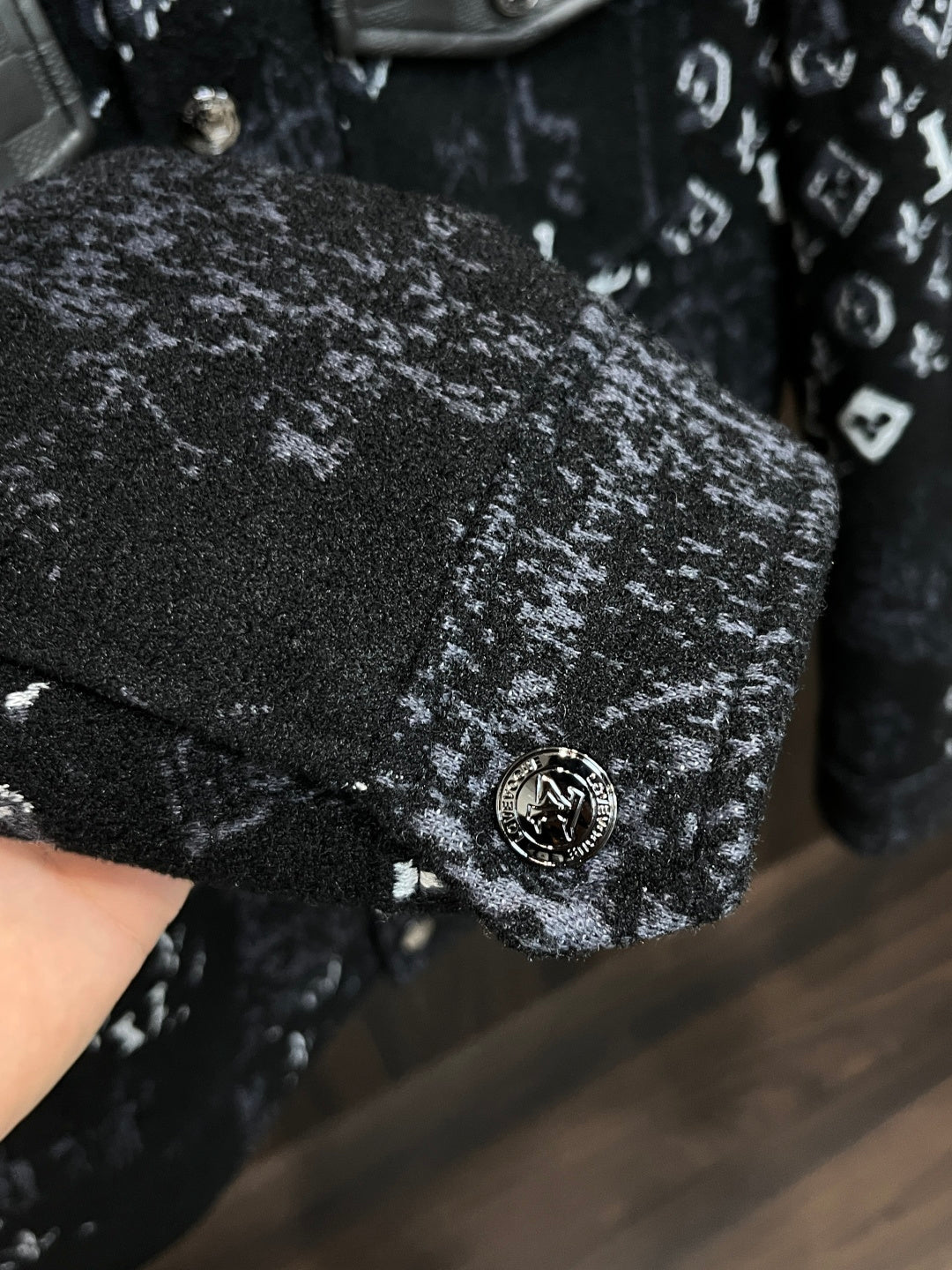 BLACK TEXTURED JACKET WITH CONTRAST PANEL DETAILS