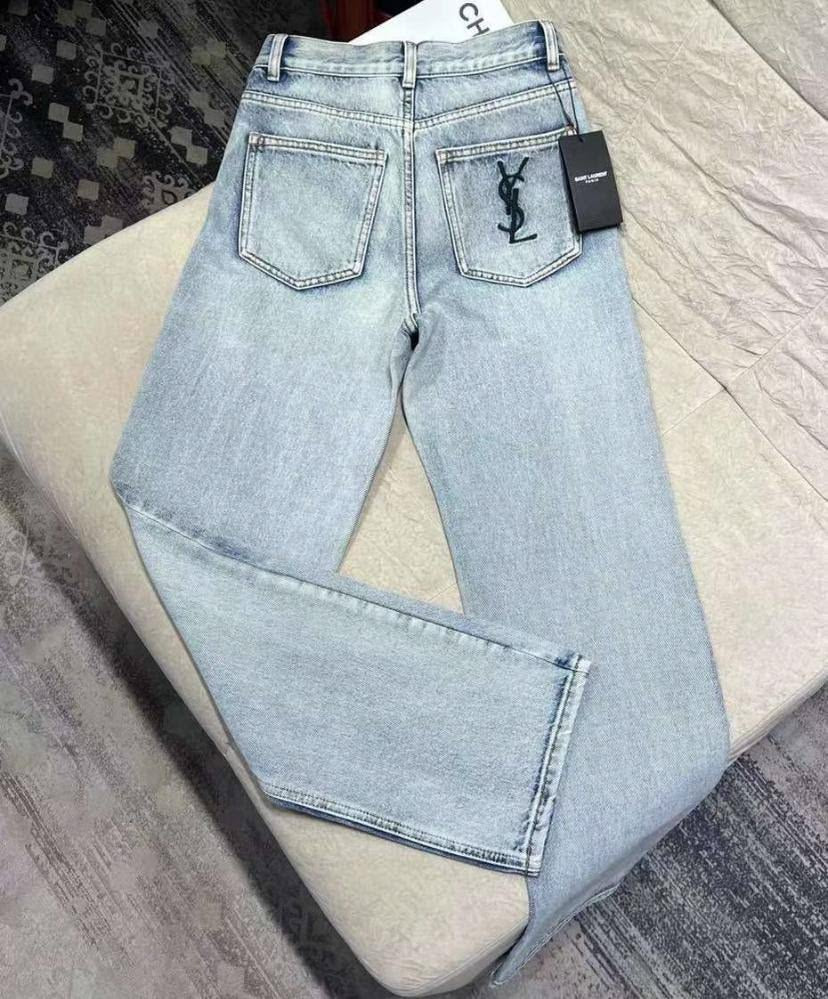 LIGHT WASH DENIM JEANS WITH EMBROIDERED