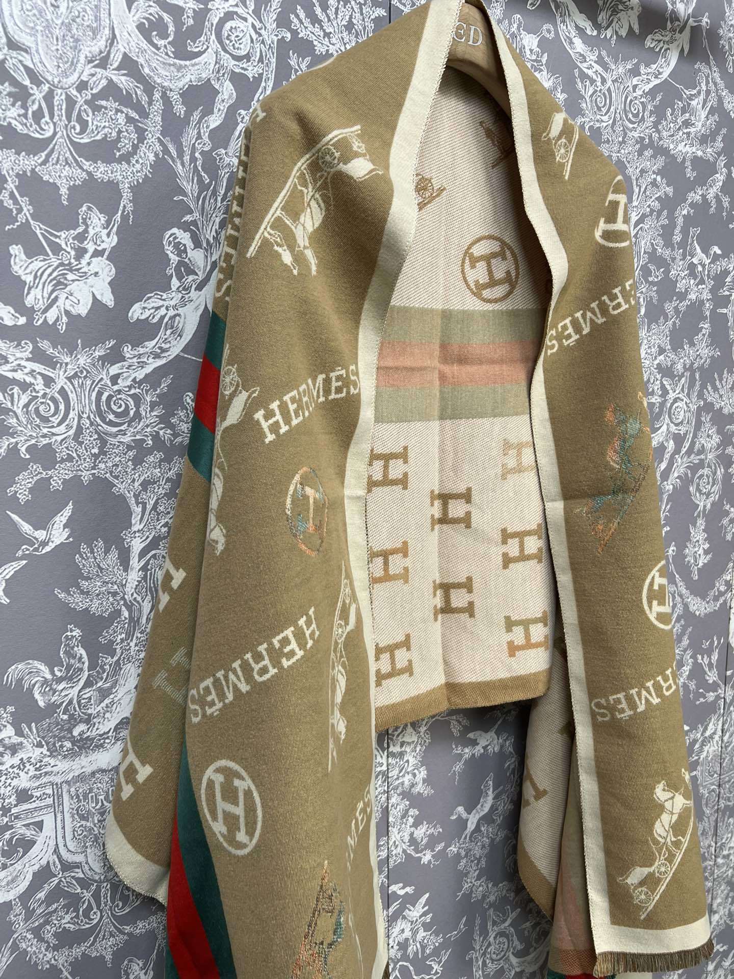 REVERSIBLE JACQUARD CASHMERE-BLEND SCARF WITH EQUESTRIAN MOTIFS