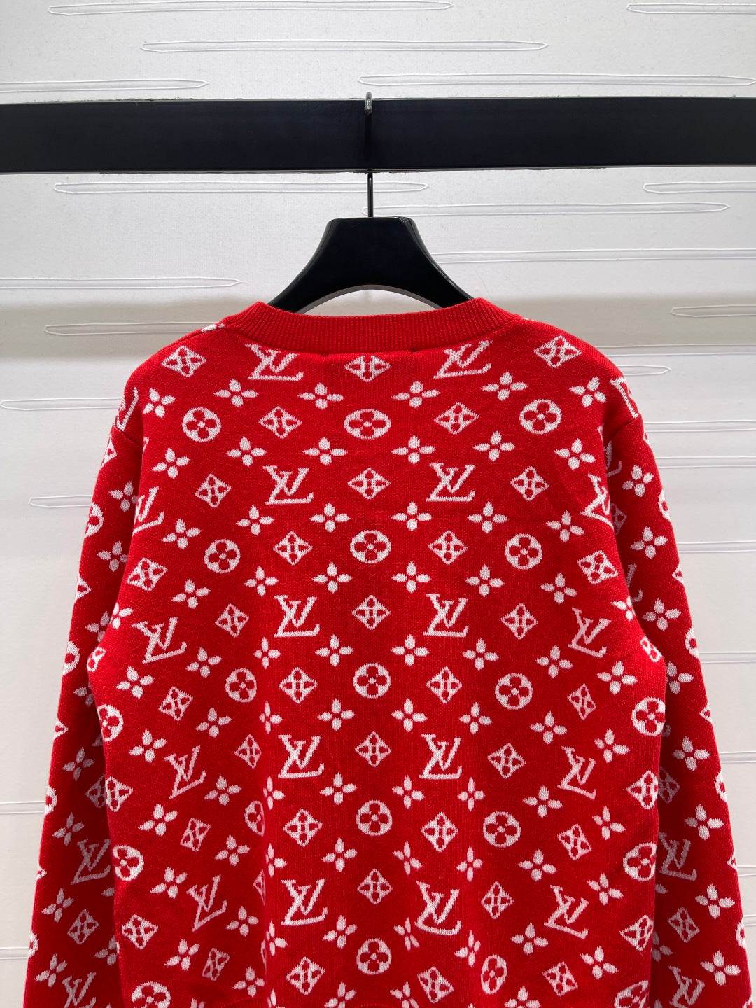 PATTERNED V-NECK BUTTON-UP KNIT CARDIGAN