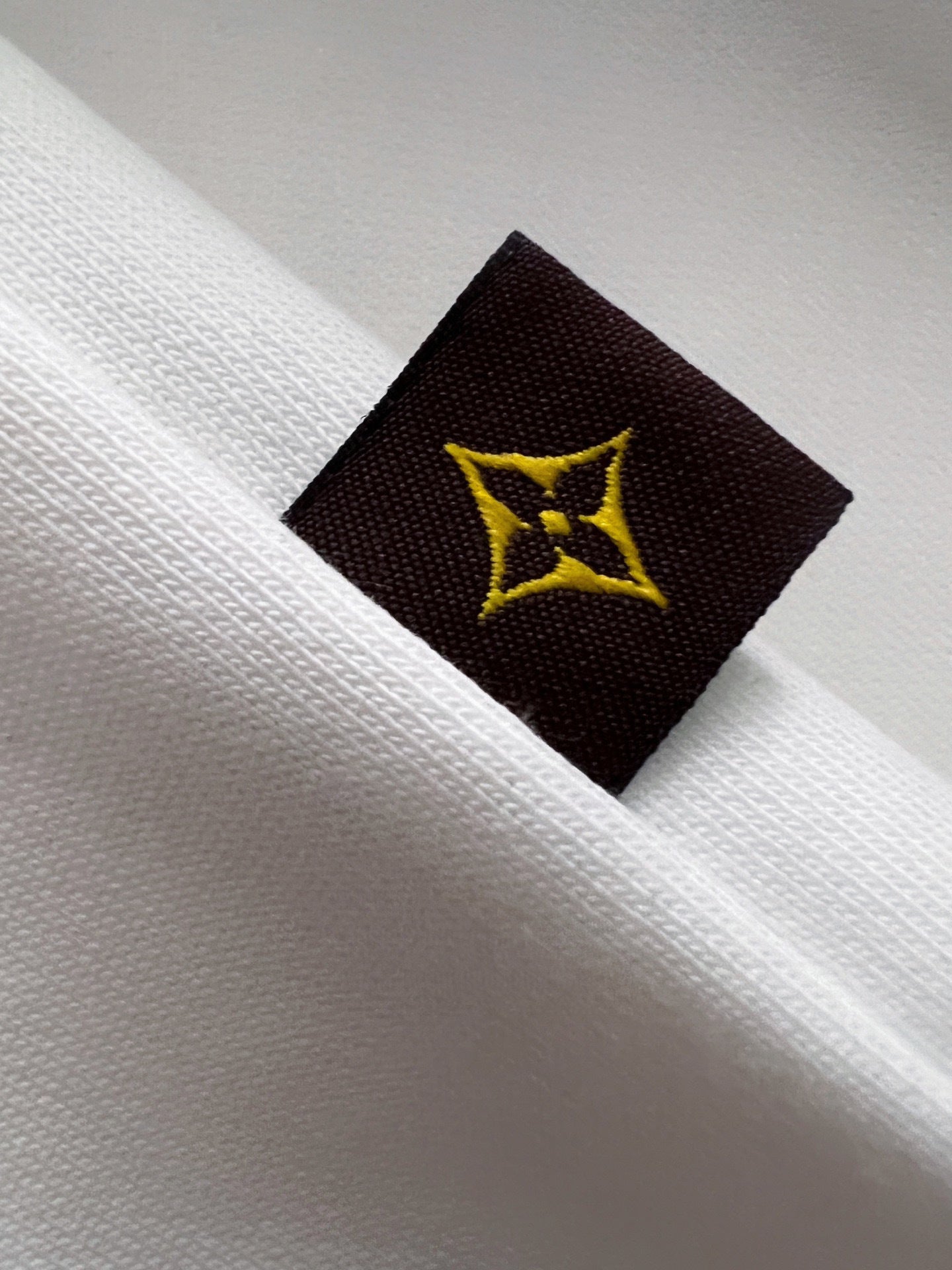 WHITE COTTON SWEATSHIRT WITH EMBOSSED FRONT GRAPHIC