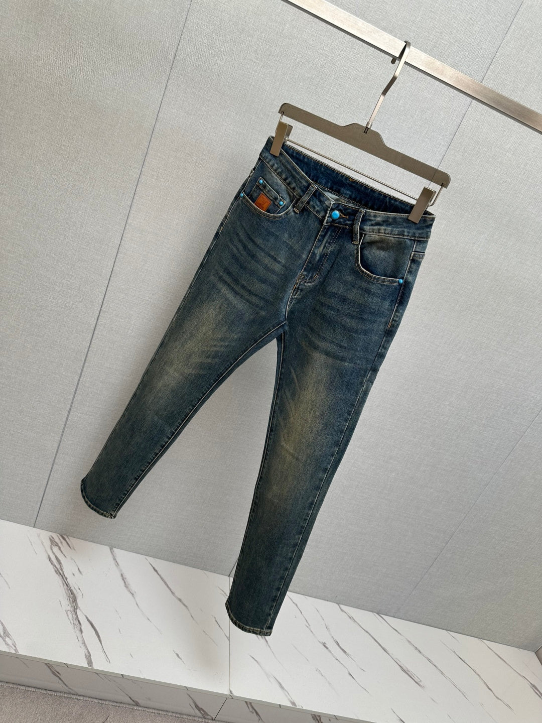 BLUE DENIM JEANS WITH CONTRAST STITCHED BACK POCKET