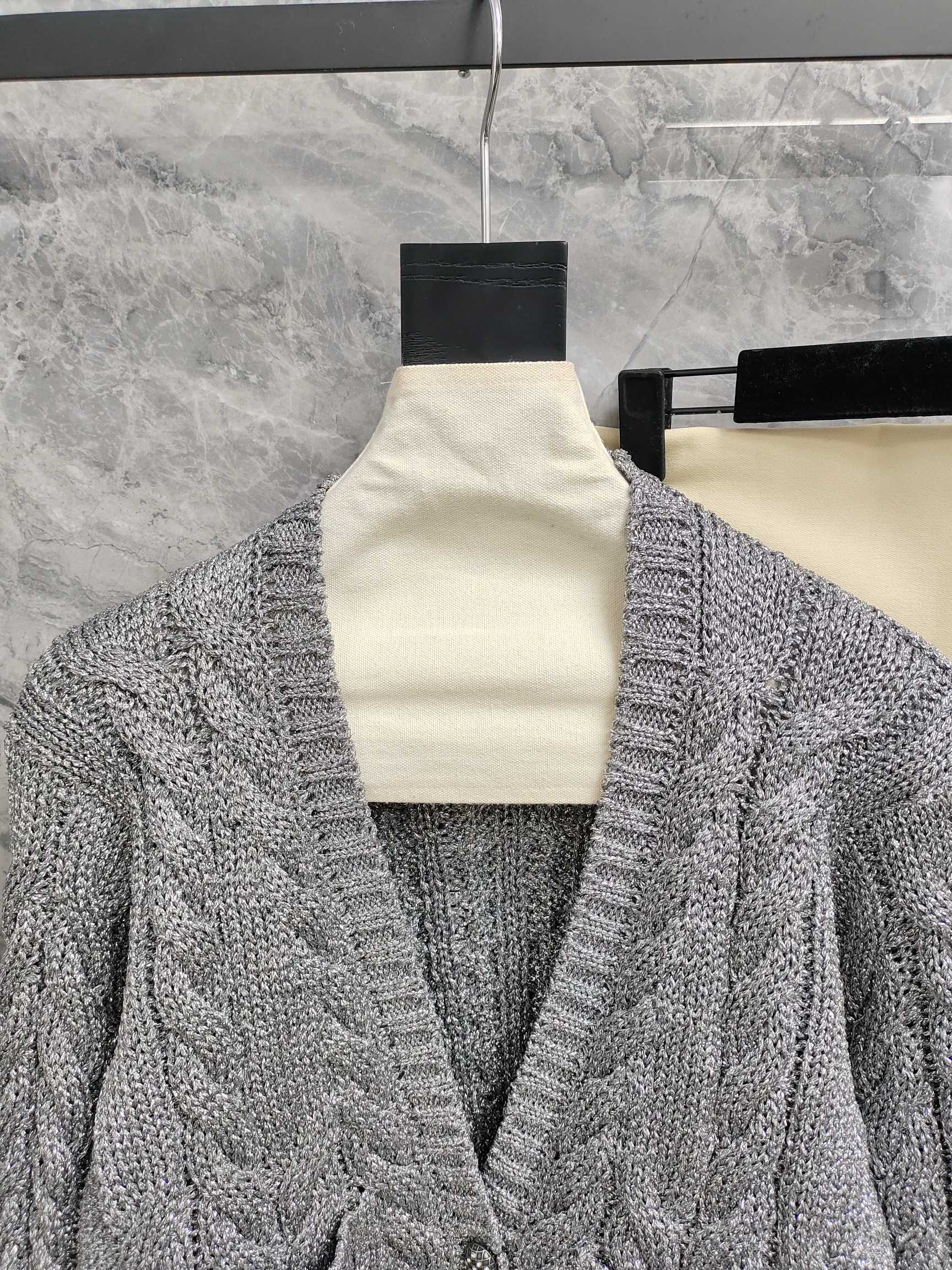 CROPPED CABLE KNIT CARDIGAN