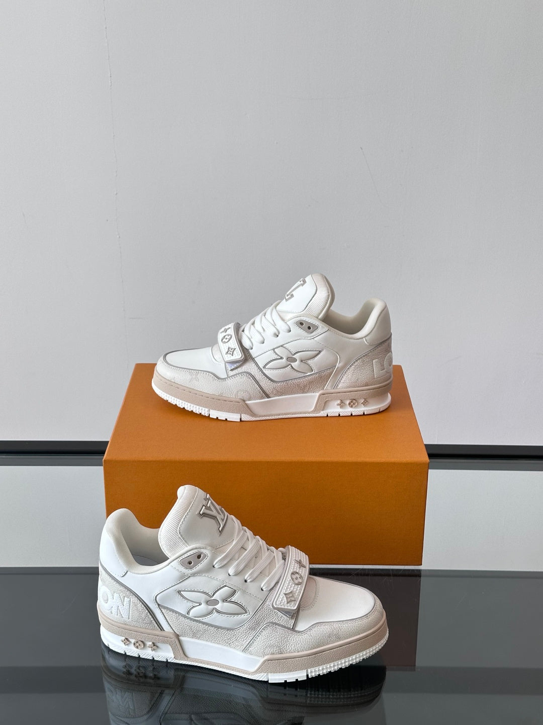 WHITE CHUNKY SNEAKERS