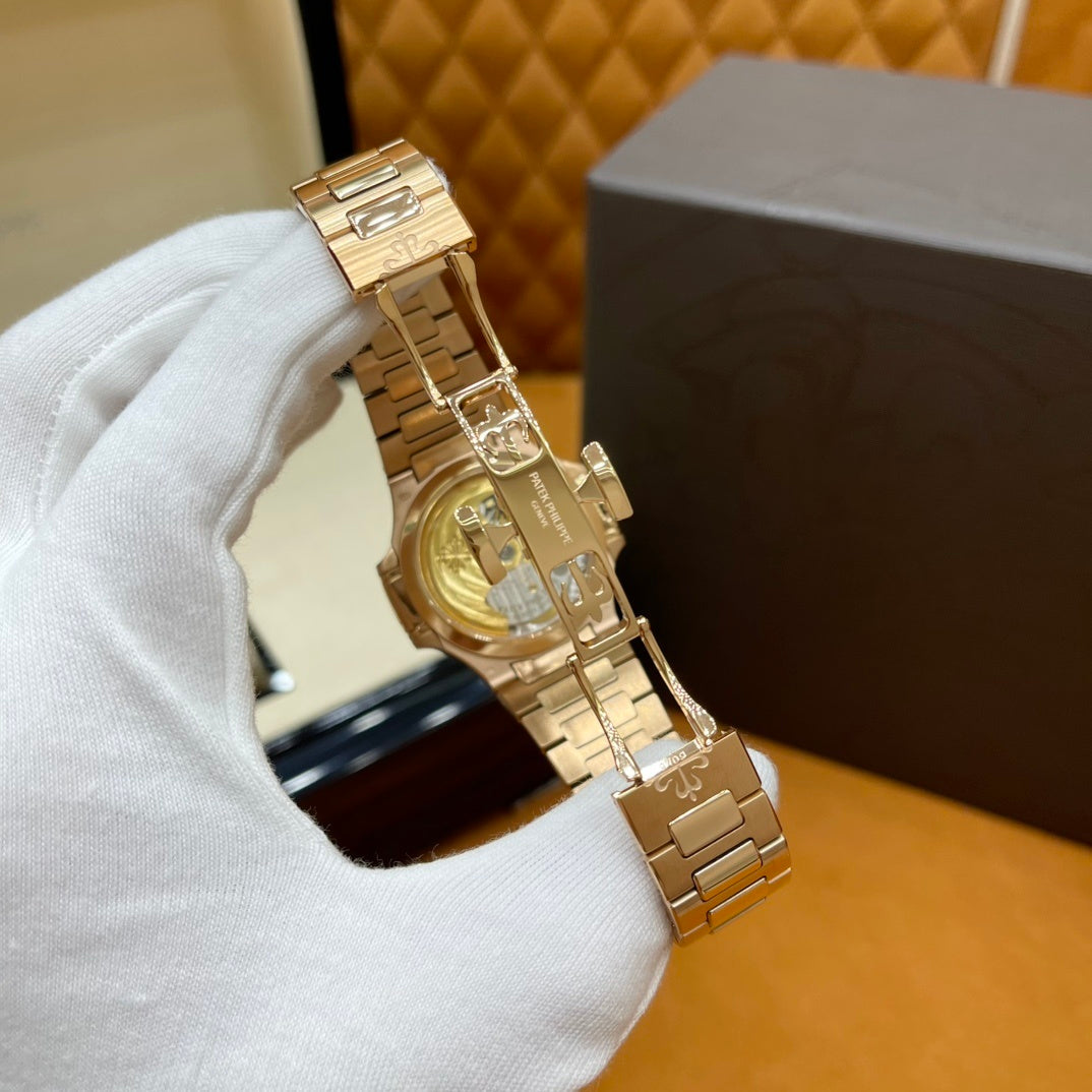 GOLD LUXURY MINIMALIST WATCH