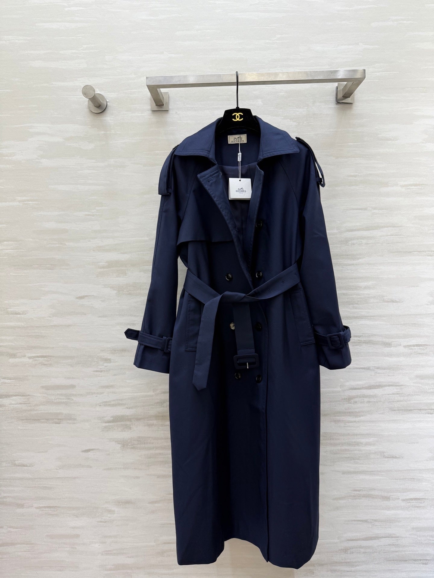 CLASSIC DOUBLE-BREASTED TRENCH COAT IN DEEP NAVY