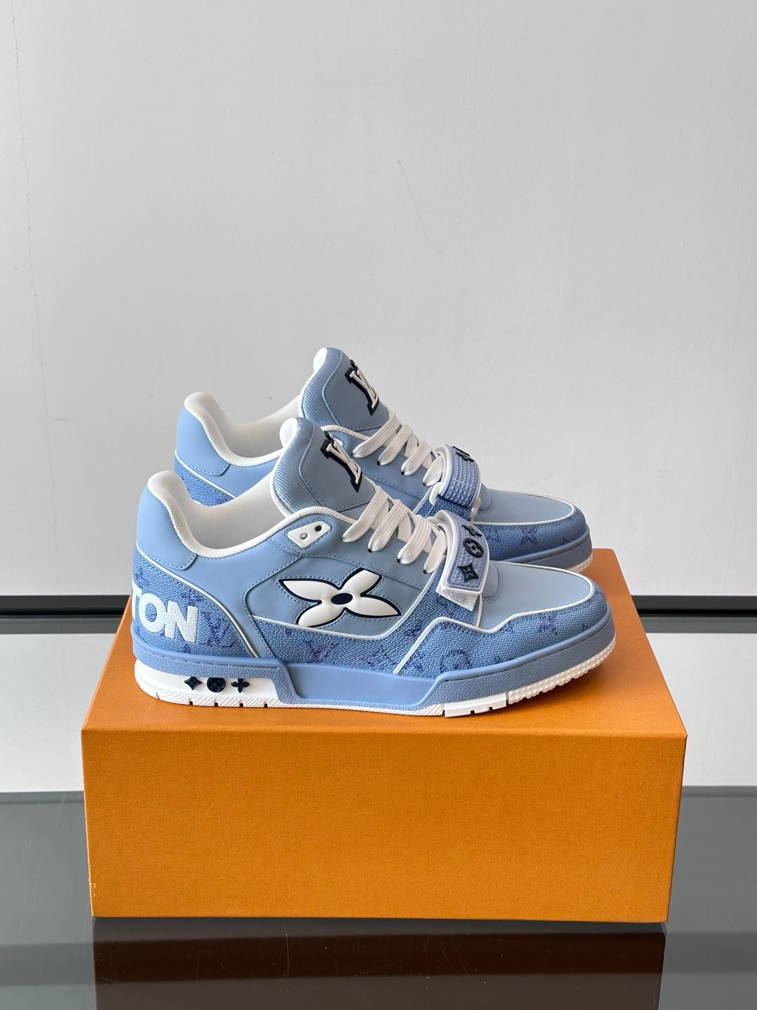 LIGHT BLUE CHUNKY SNEAKERS