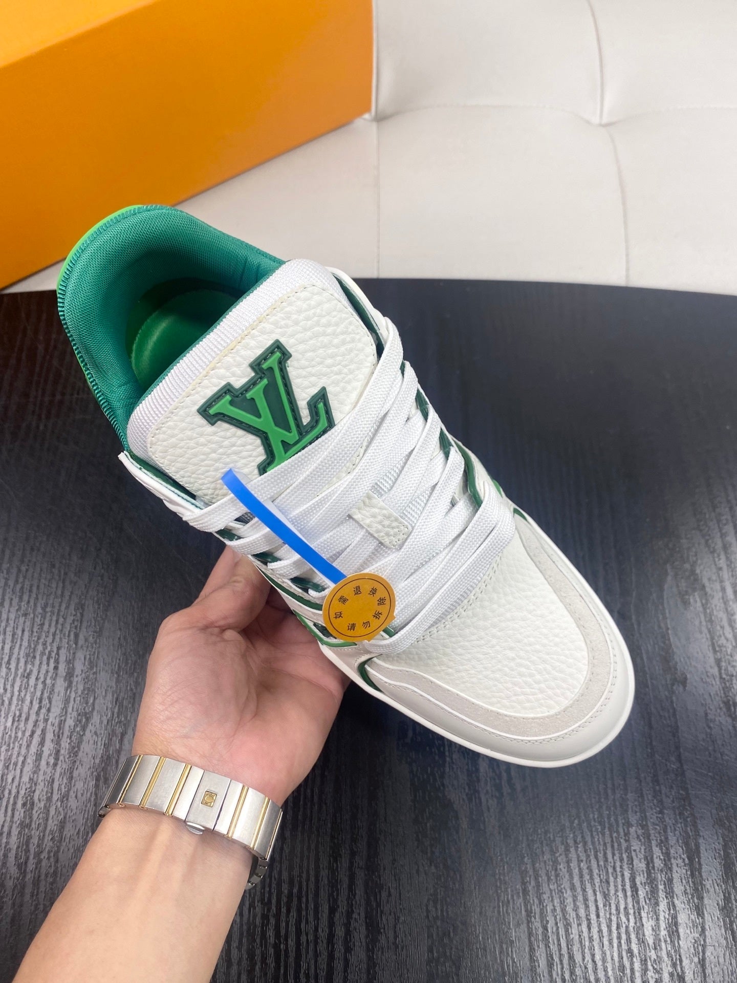 LOW-TOP LEATHER SNEAKERS WITH GREEN ACCENTS