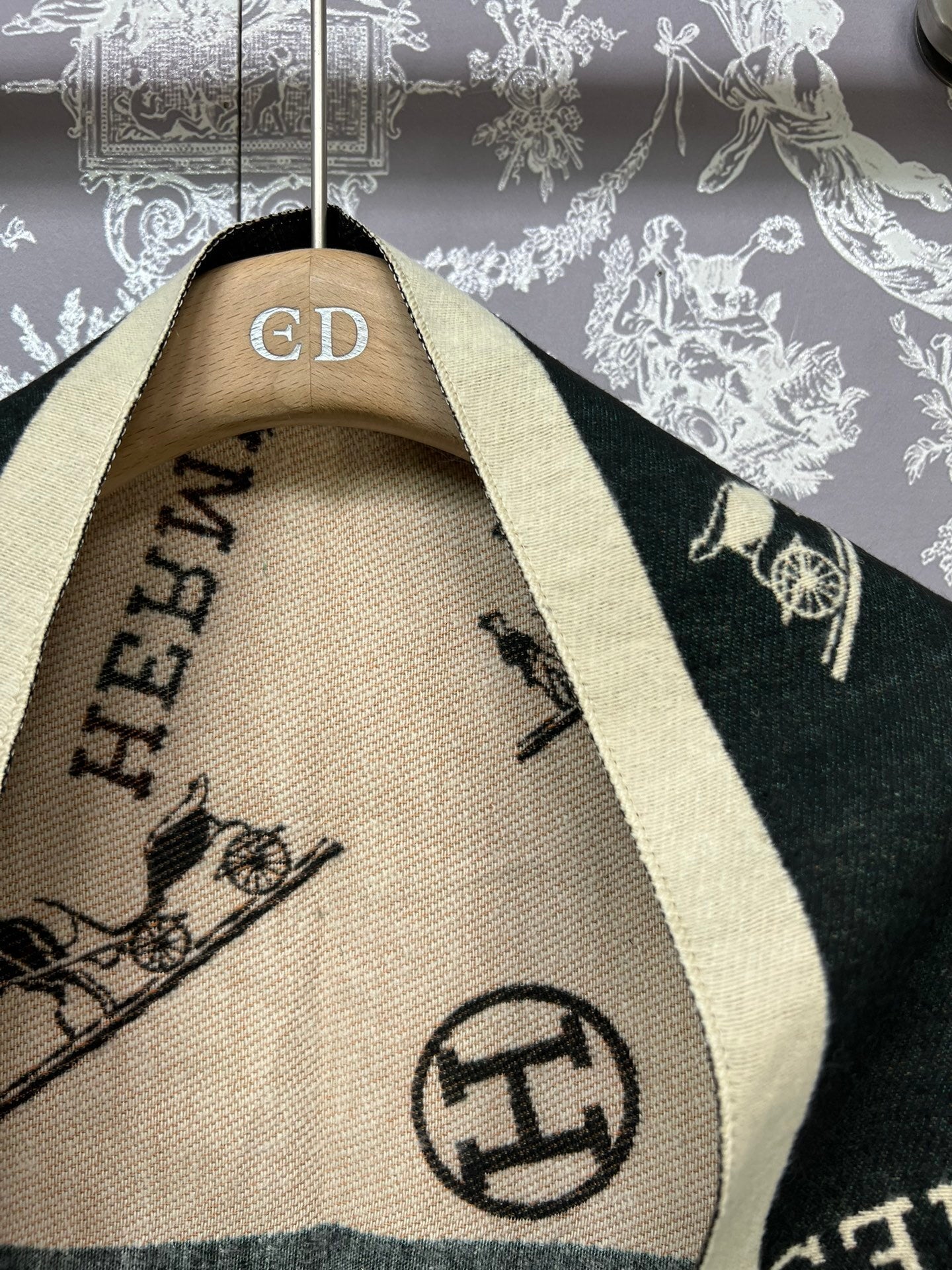 ICONIC JACQUARD CASHMERE-BLEND SCARF WITH EQUESTRIAN MOTIFS