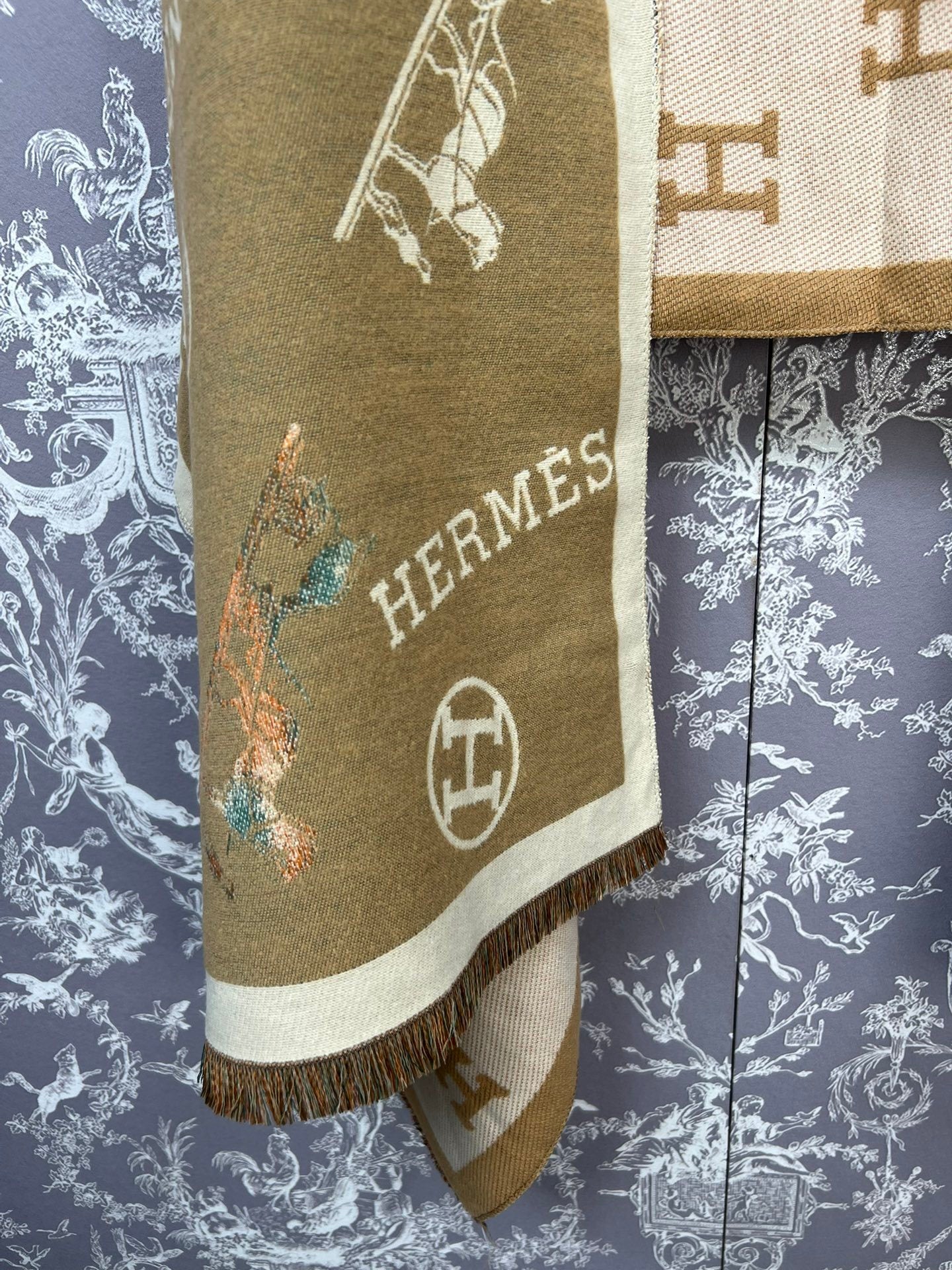 REVERSIBLE JACQUARD CASHMERE-BLEND SCARF WITH EQUESTRIAN MOTIFS