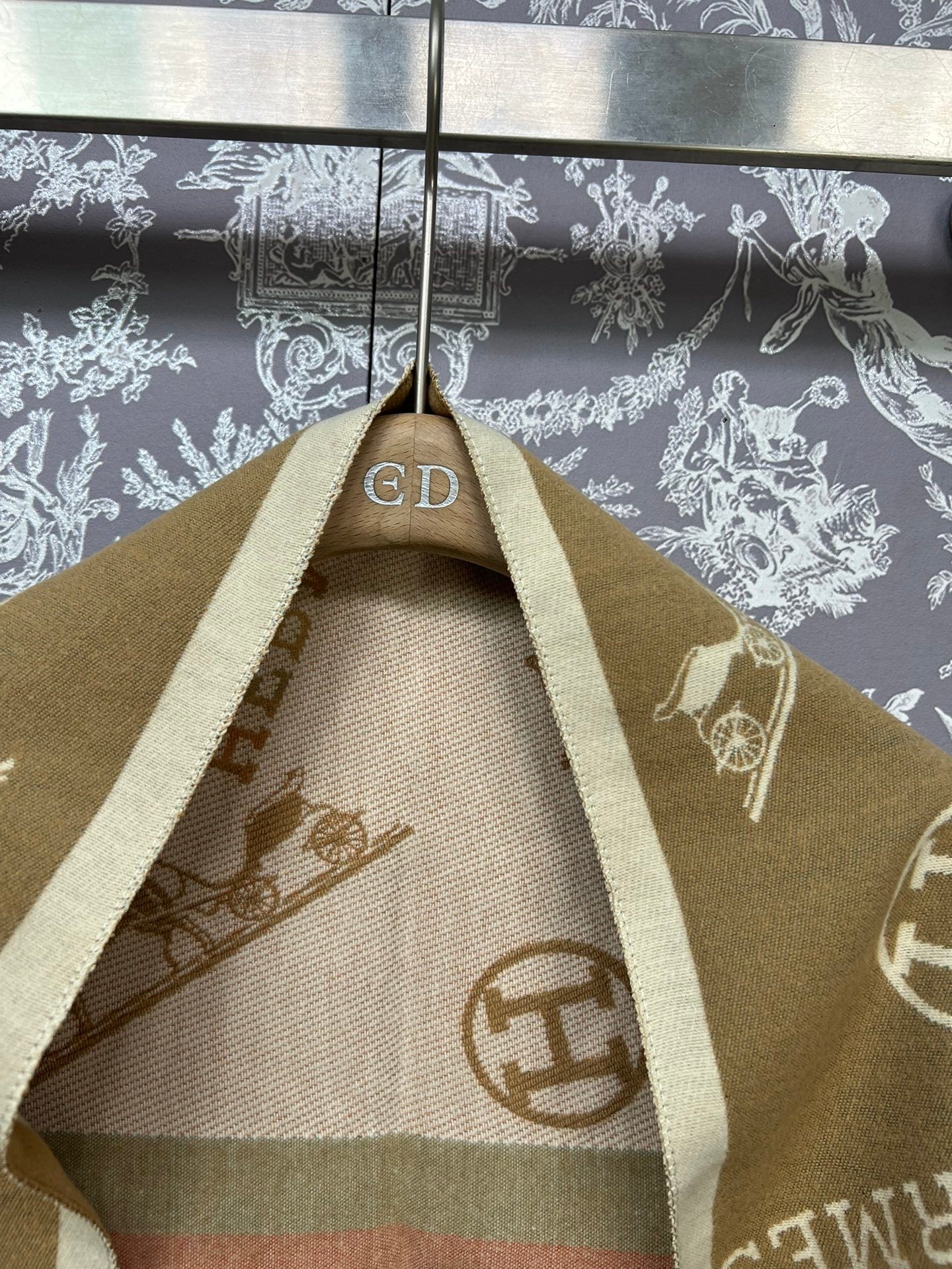 REVERSIBLE JACQUARD CASHMERE-BLEND SCARF WITH EQUESTRIAN MOTIFS