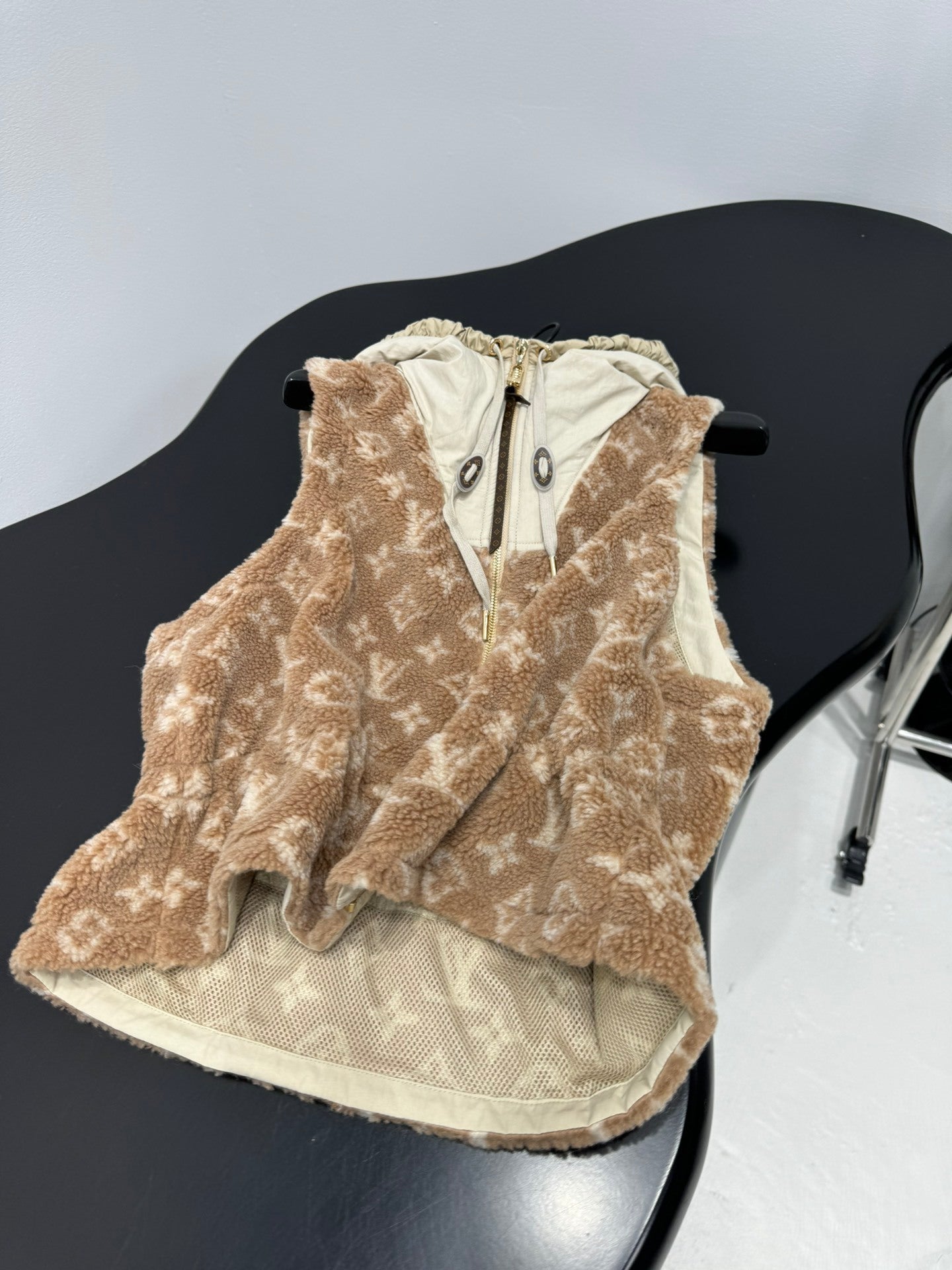 HOODED FAUX FUR ZIP VEST