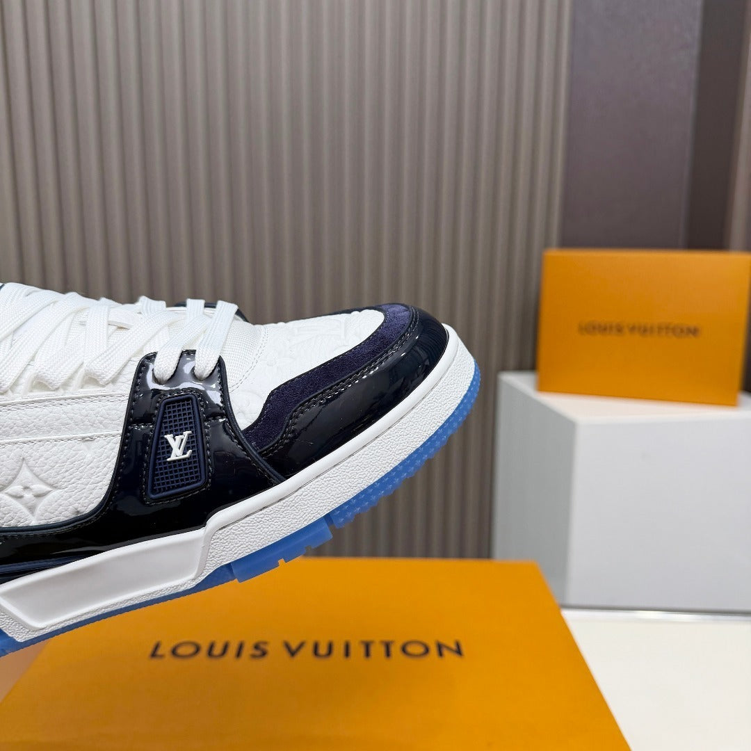 WHITE & NAVY LOW-TOP SNEAKERS WITH BLUE ACCENTS