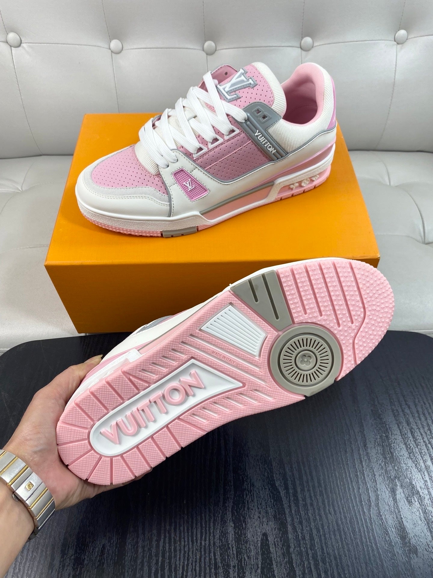 PINK AND WHITE LOW-TOP SNEAKERS WITH PERFORATED DETAILS