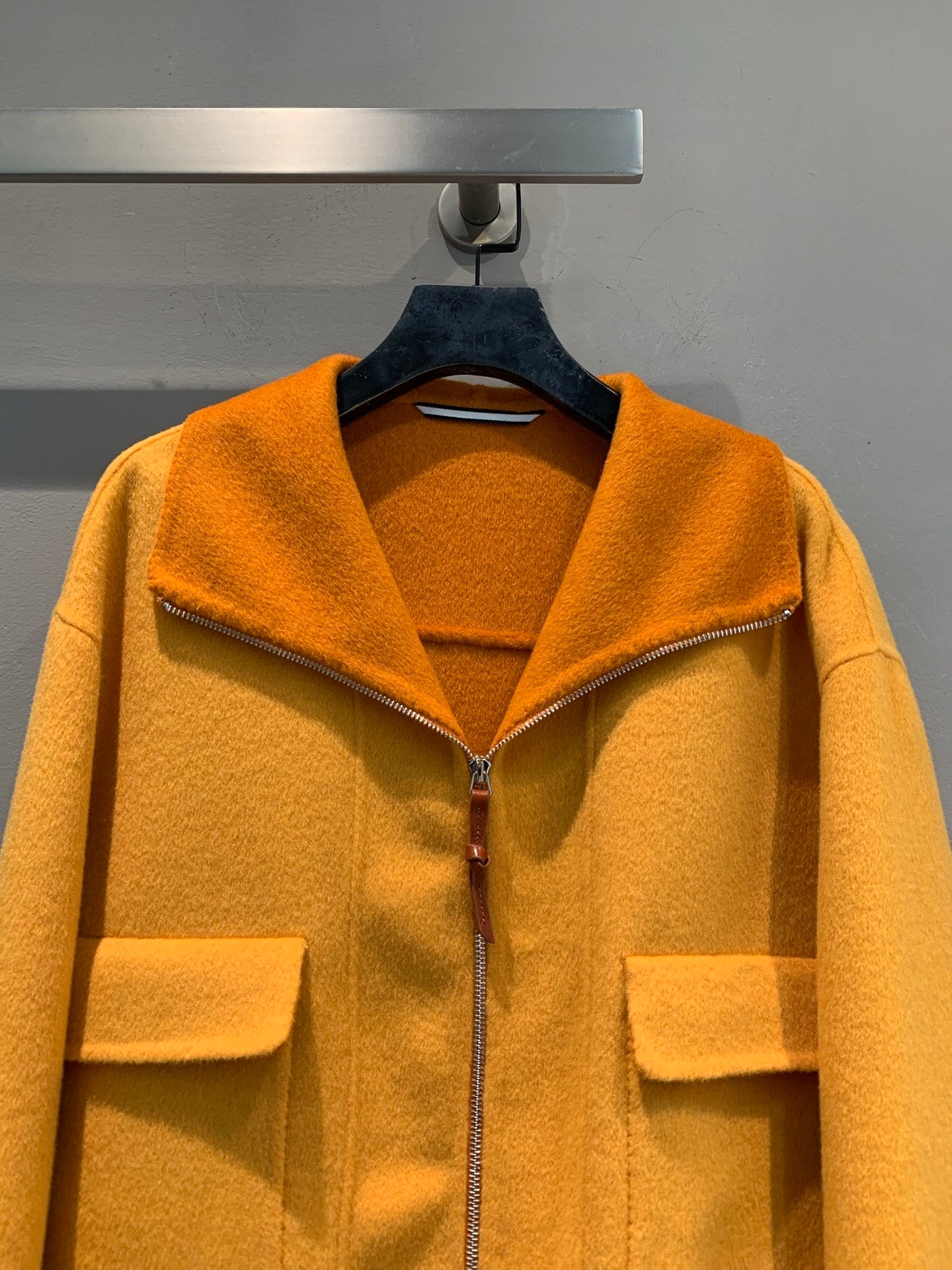 SAFFRON CROPPED WOOL JACKET WITH ZIP FRONT & OVERSIZED COLLAR