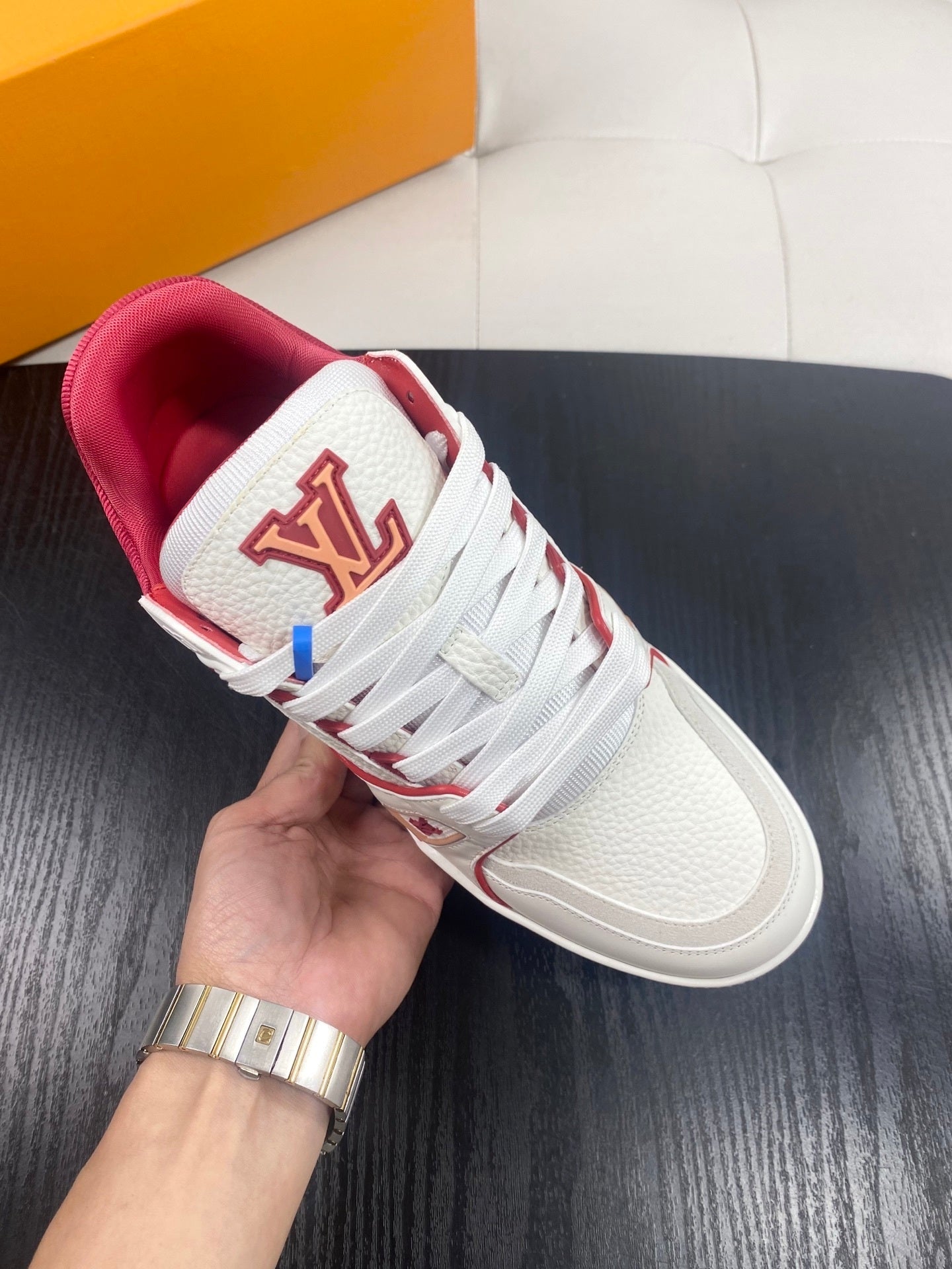 WHITE LOW-TOP SNEAKERS WITH RED ACCENTS