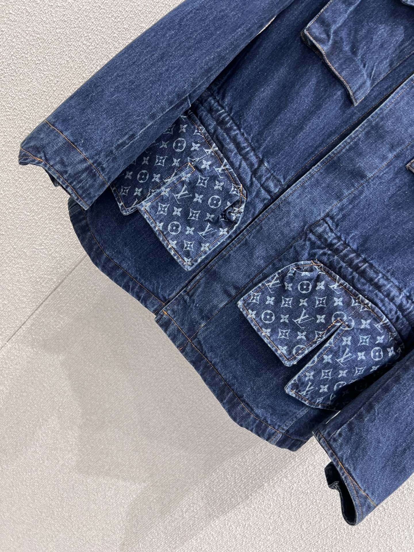 DENIM UTILITY JACKET WITH PATTERNED DETAILS