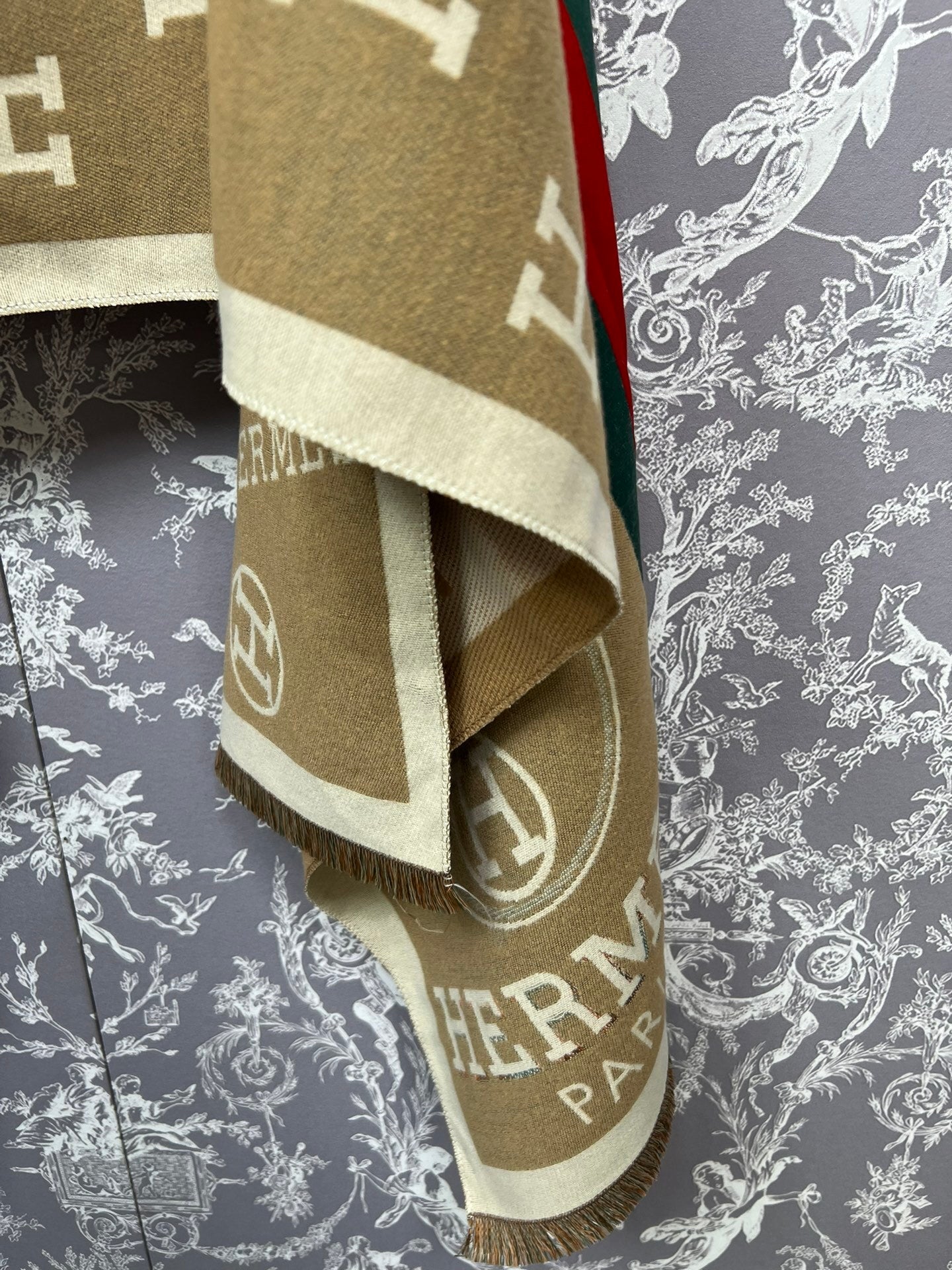 REVERSIBLE JACQUARD CASHMERE-BLEND SCARF WITH EQUESTRIAN MOTIFS