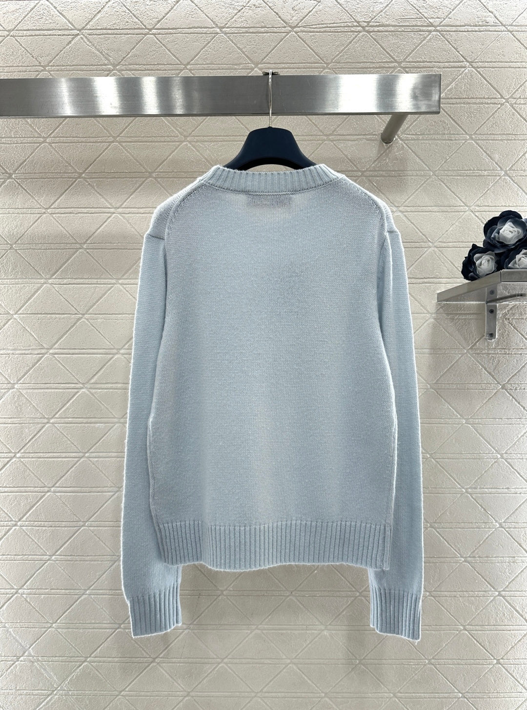 EMBOSSED GRAPHIC CREWNECK KNIT SWEATER