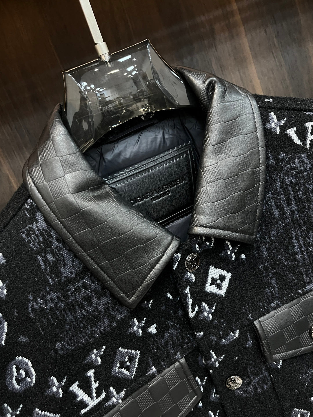 BLACK TEXTURED JACKET WITH CONTRAST PANEL DETAILS