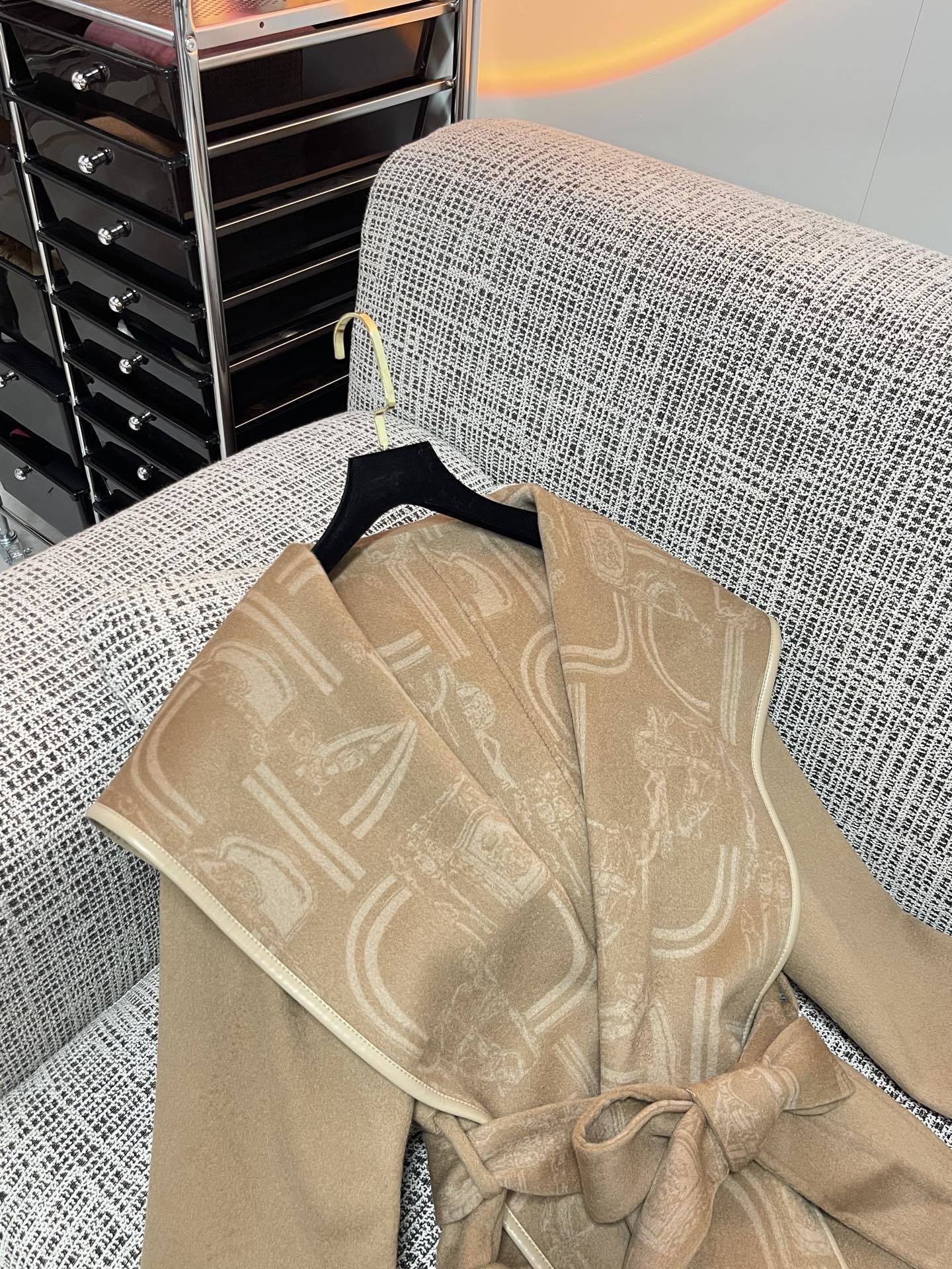 LUXURY CAMEL COAT WITH GRAPHIC SHAWL LAPELS & FUR CUFFS