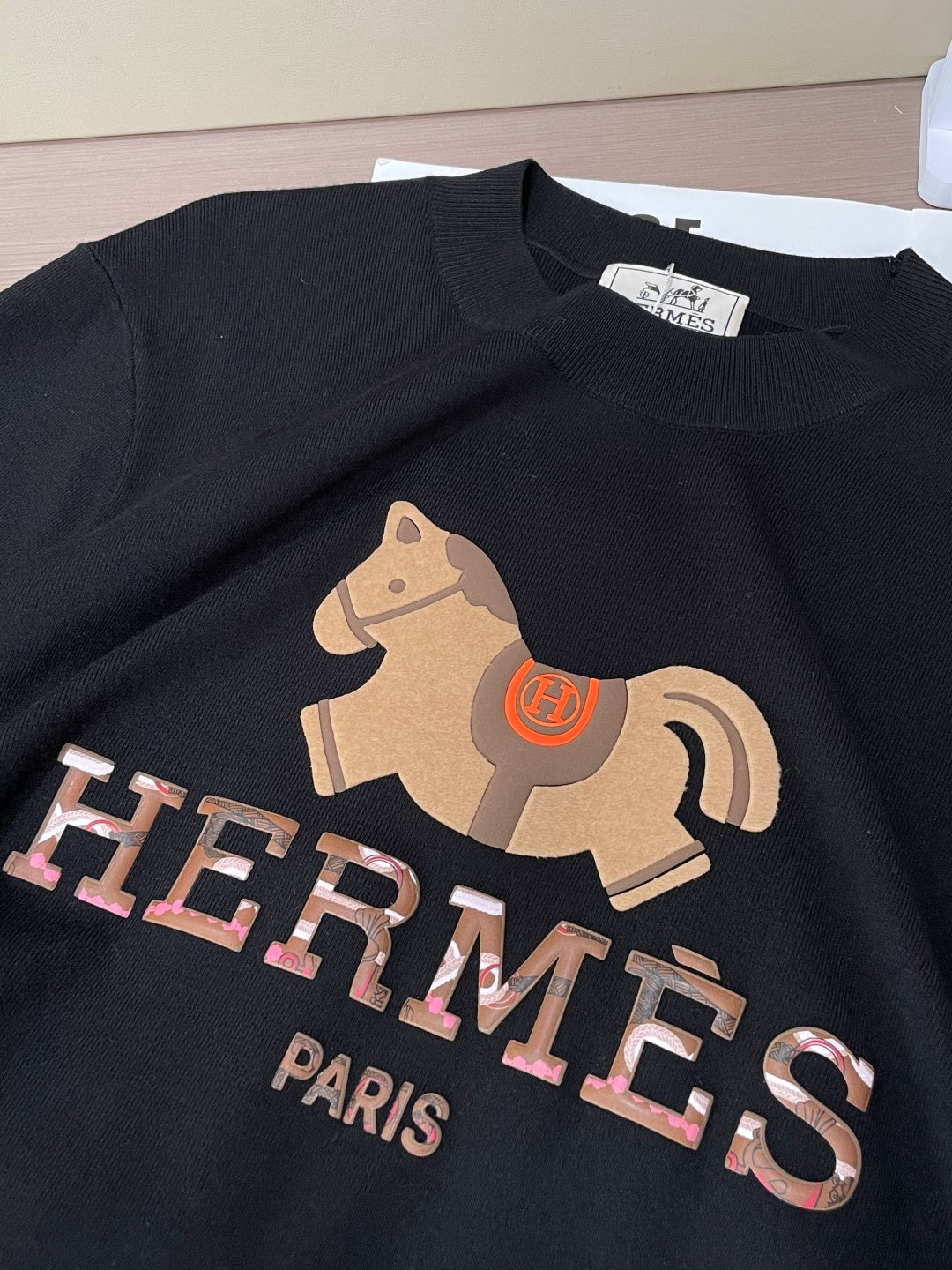 BLACK LOGO CREWNECK SWEATER