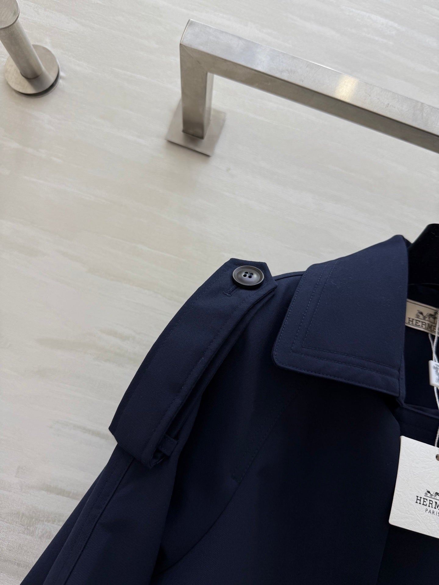 CLASSIC DOUBLE-BREASTED TRENCH COAT IN DEEP NAVY