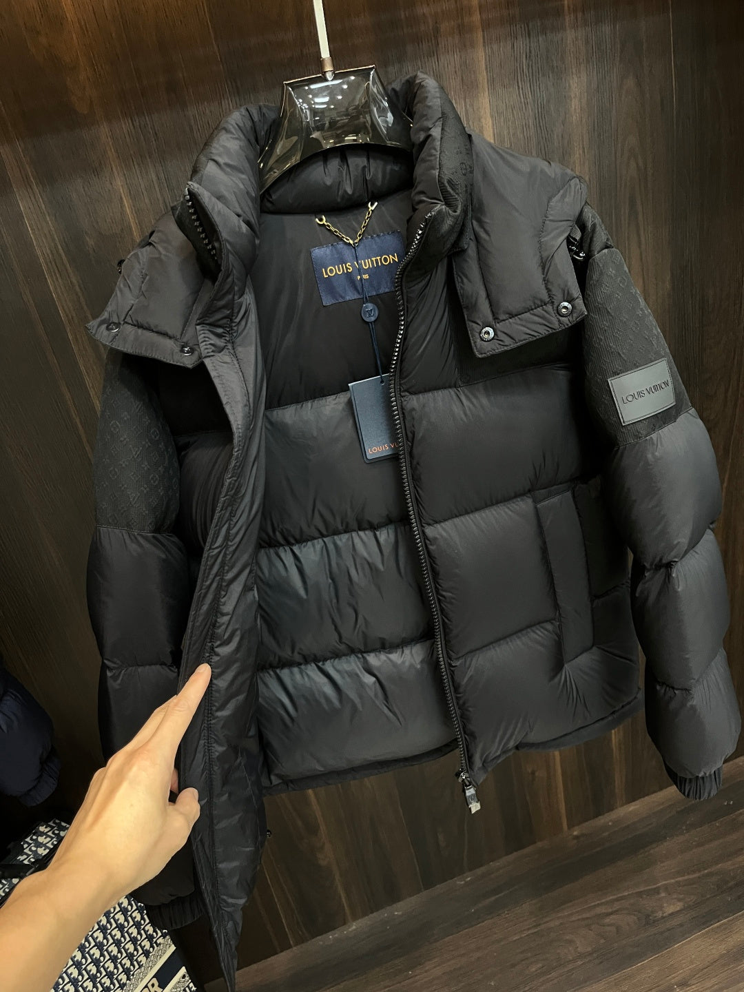 BLACK PADDED PUFFER JACKET WITH HIGH COLLAR