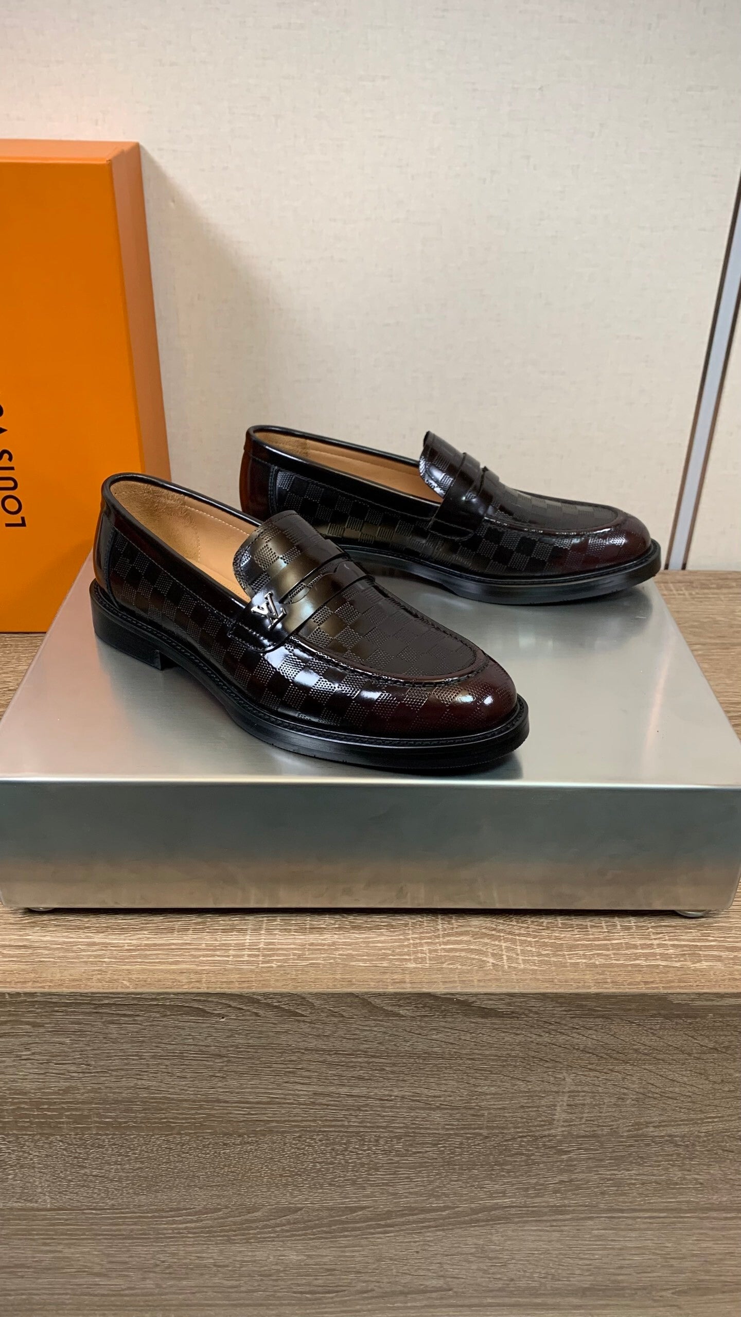 DARK BROWN PATENT LEATHER LOAFERS