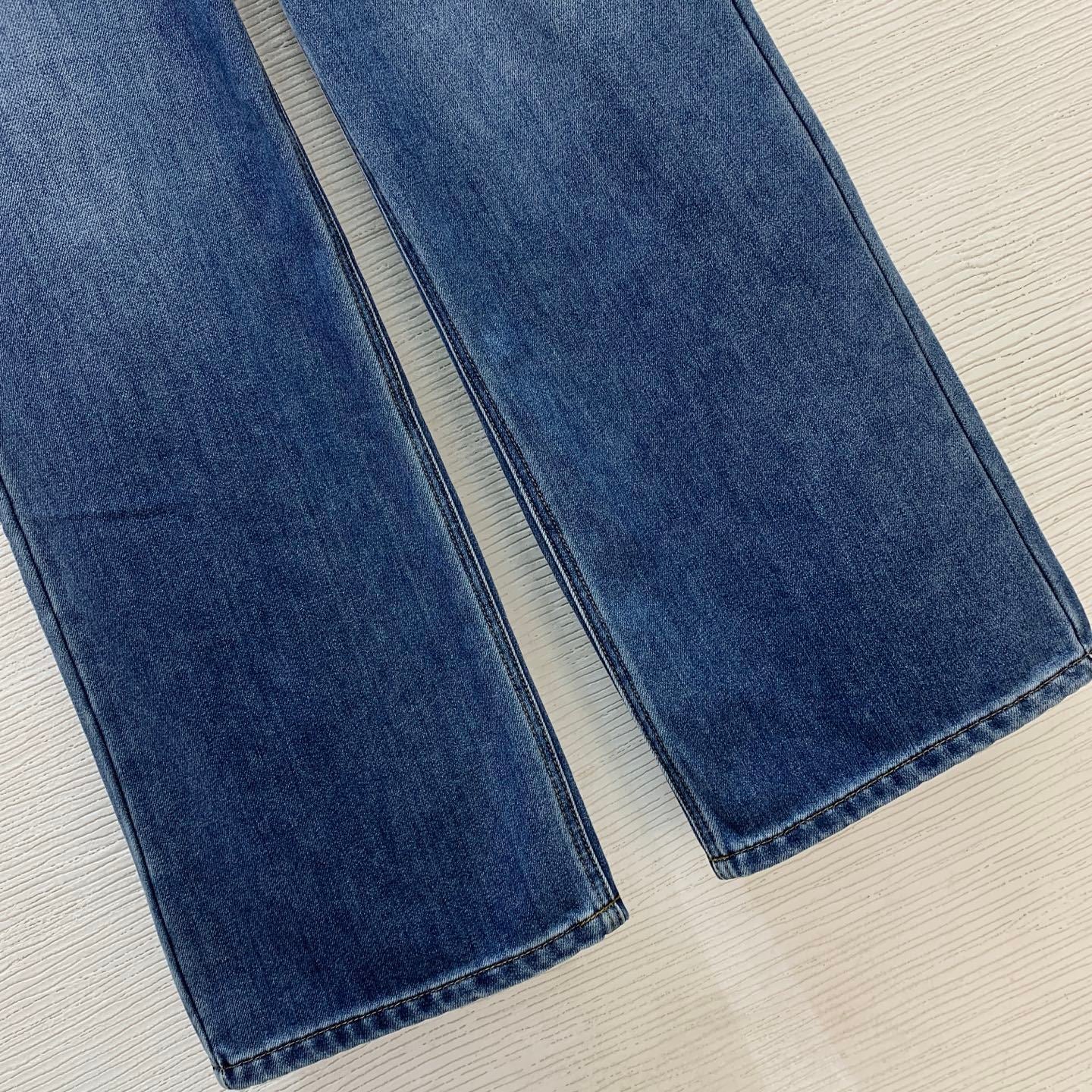 HIGH-WAIST STRAIGHT LEG DENIM JEANS