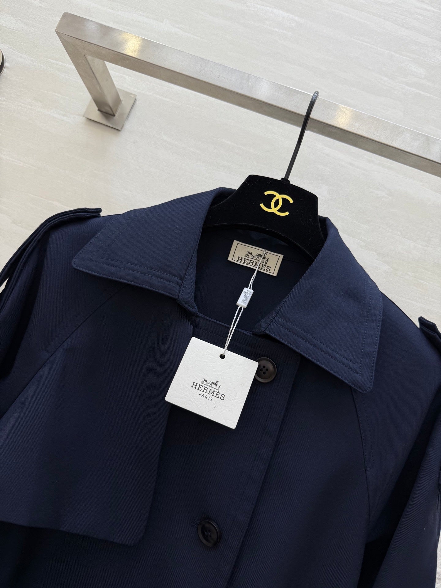 CLASSIC DOUBLE-BREASTED TRENCH COAT IN DEEP NAVY