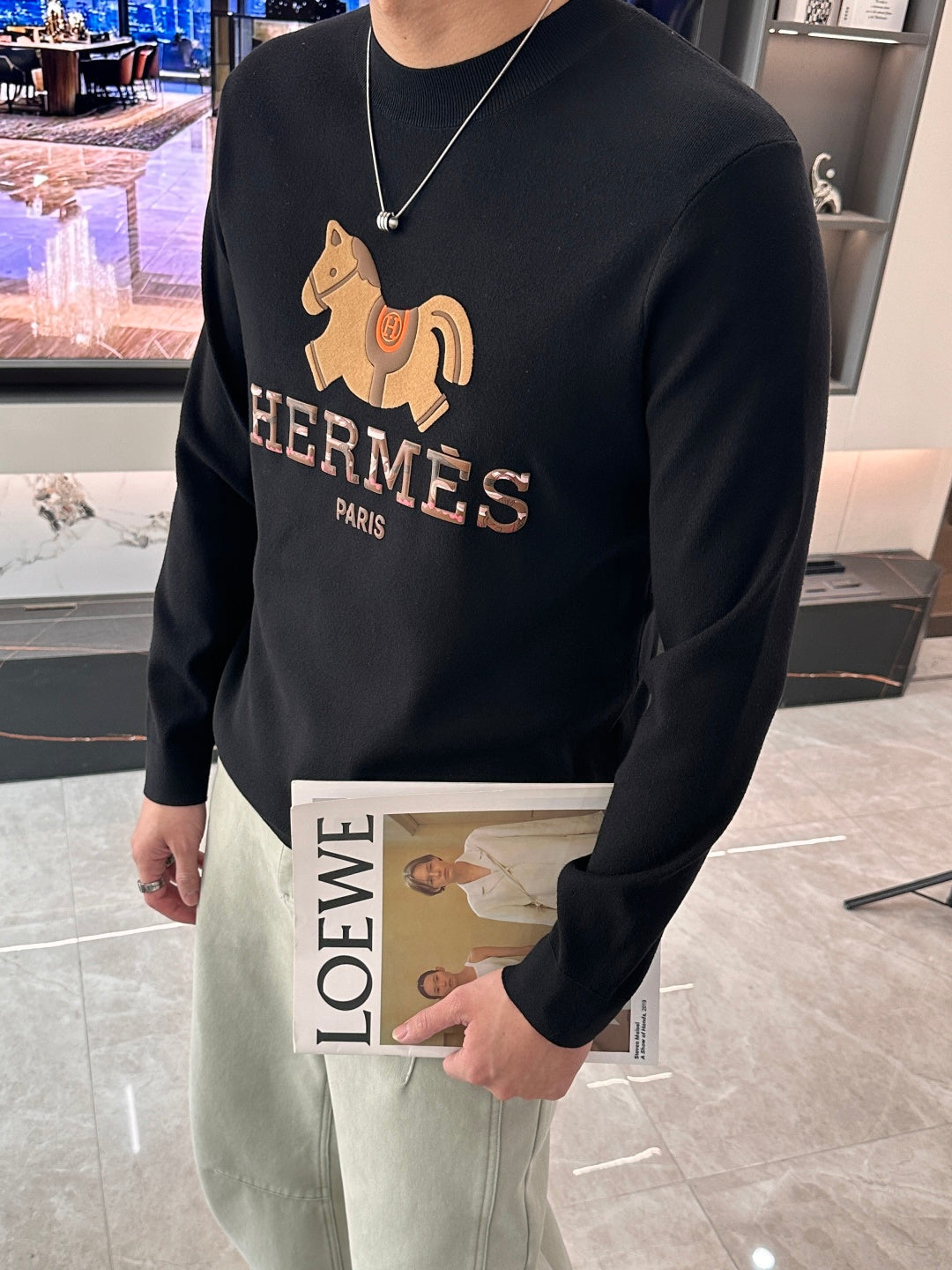 BLACK LOGO CREWNECK SWEATER