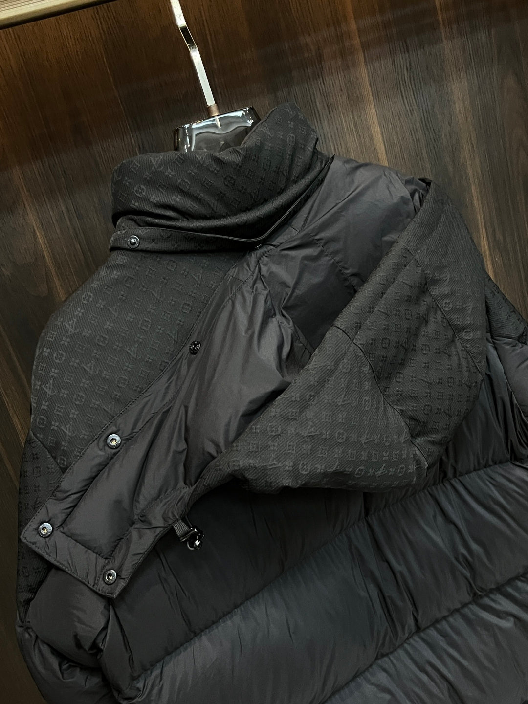 BLACK PADDED PUFFER JACKET WITH HIGH COLLAR