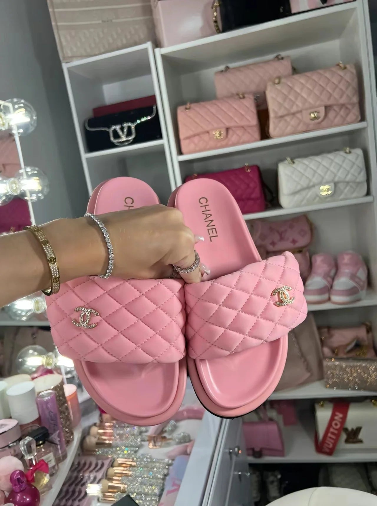 QUILTED PINK PUFFER SLIDES