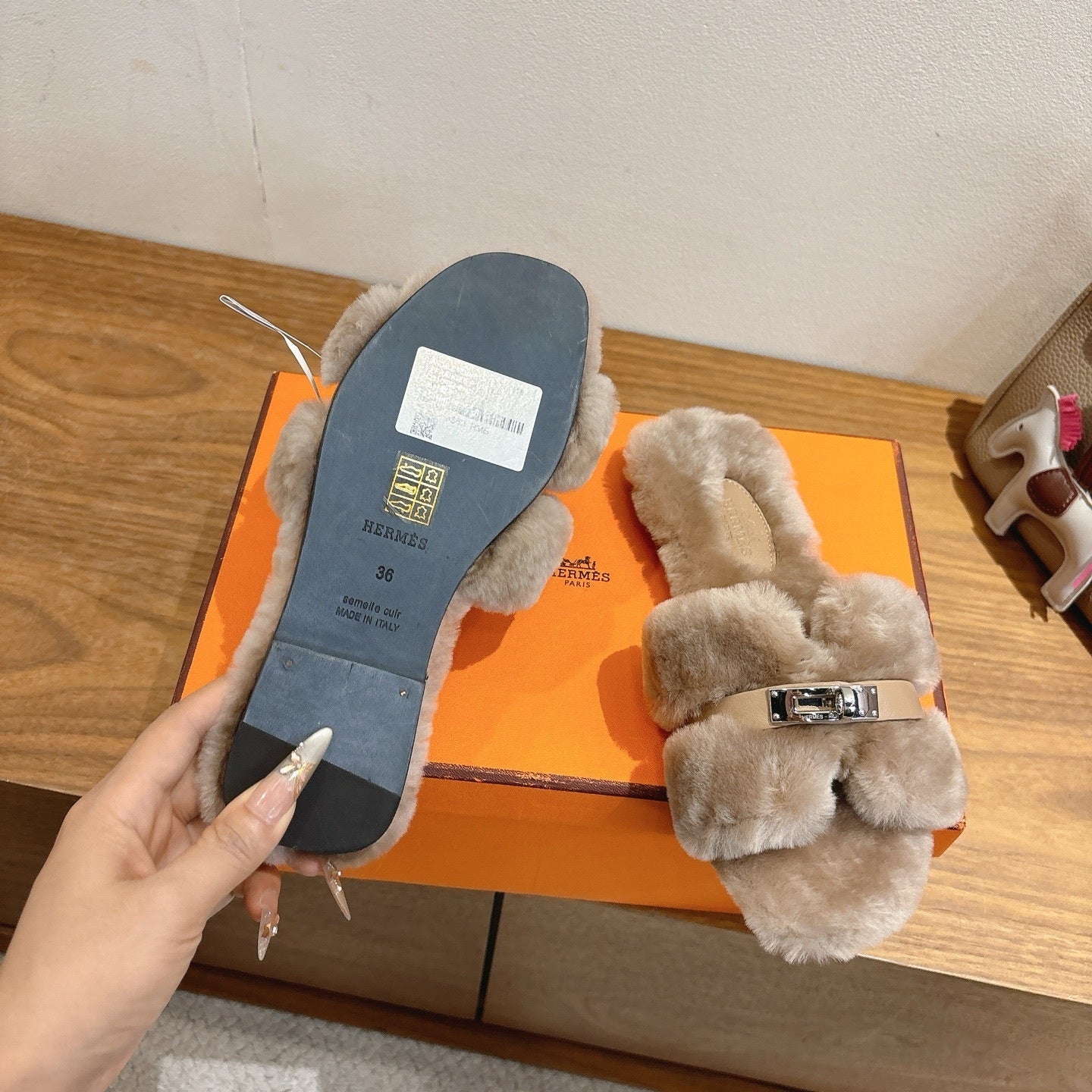 BEIGE FAUX FUR MULE SLIPPERS WITH METALLIC DETAIL