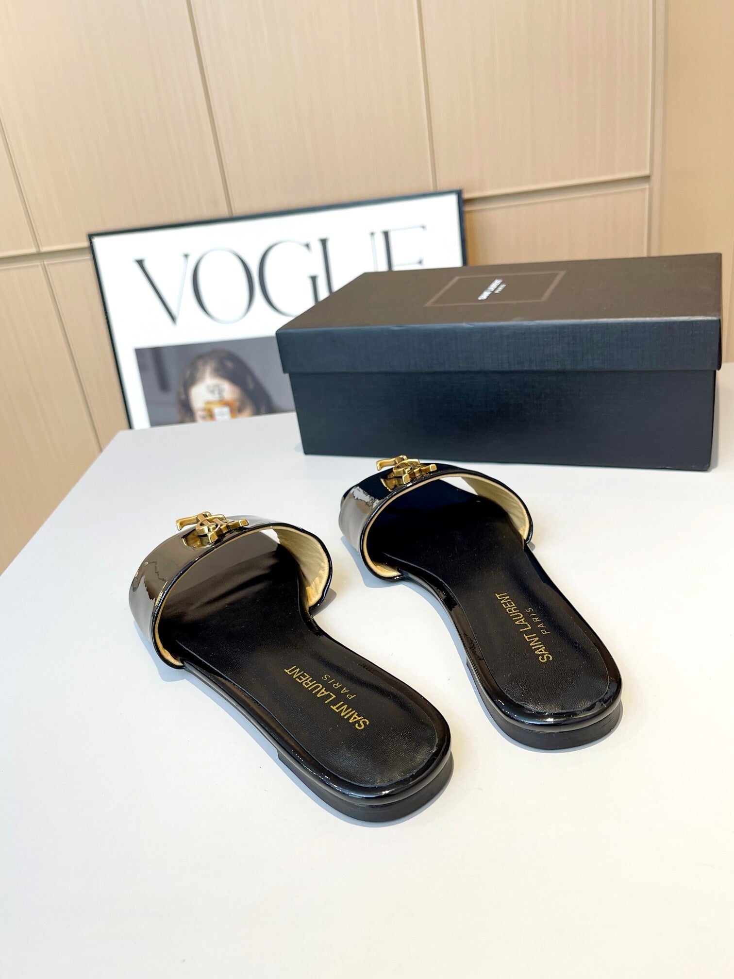 BLACK PATENT SLIDE SANDALS