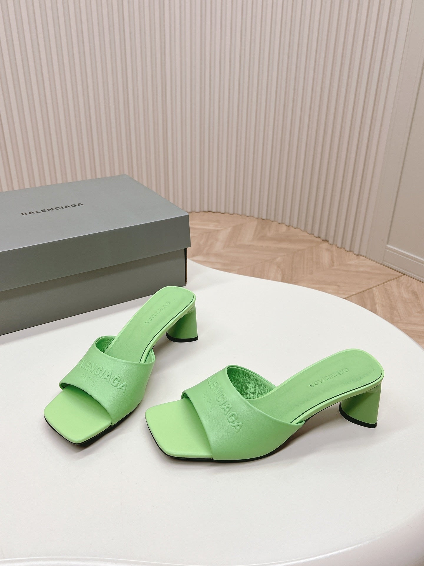 GREEN MINIMAL BLOCK HEEL MULES