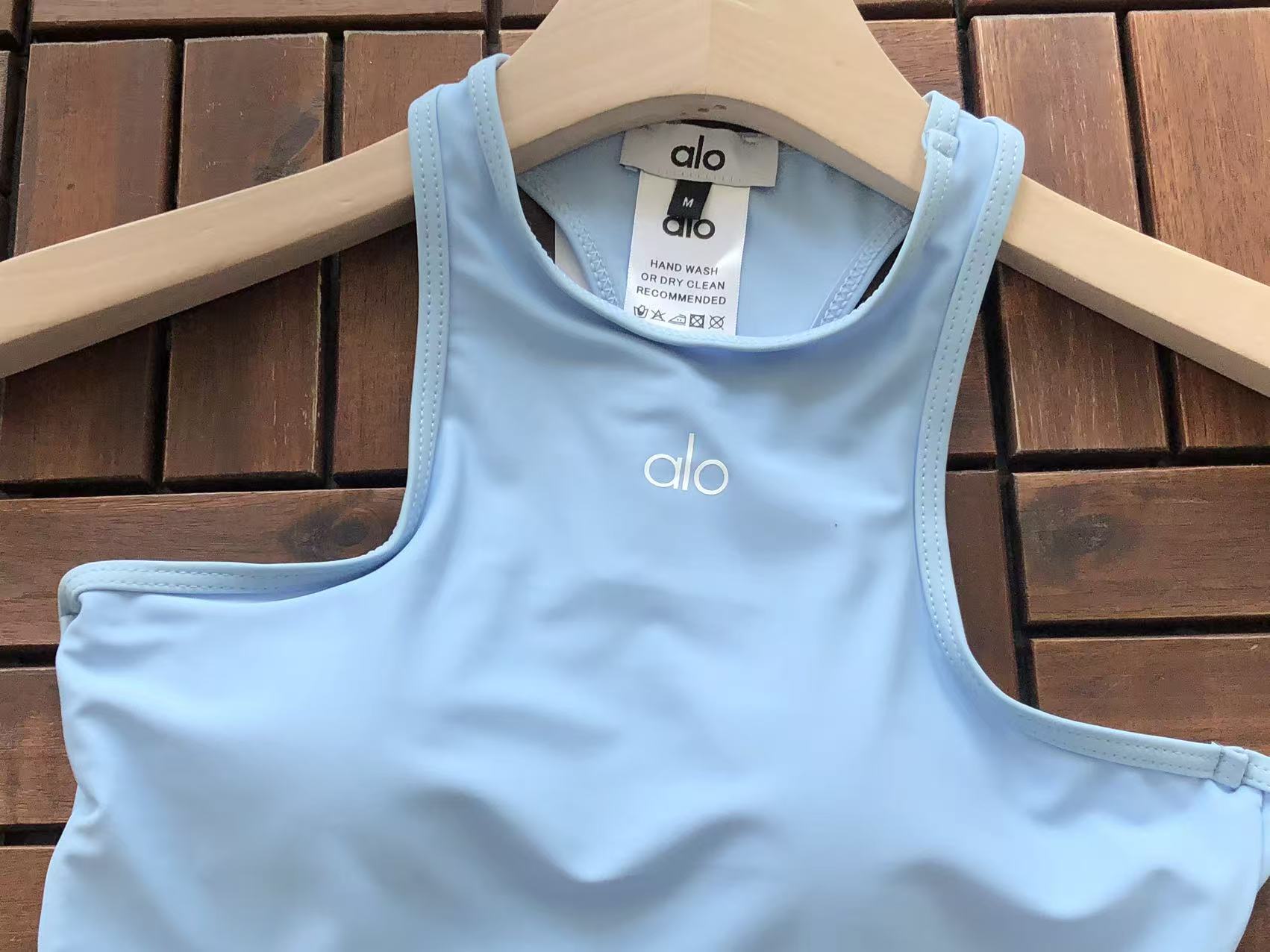 HIGH-NECK SPORTS BRA & HIGH-WAIST LEGGINGS SET
