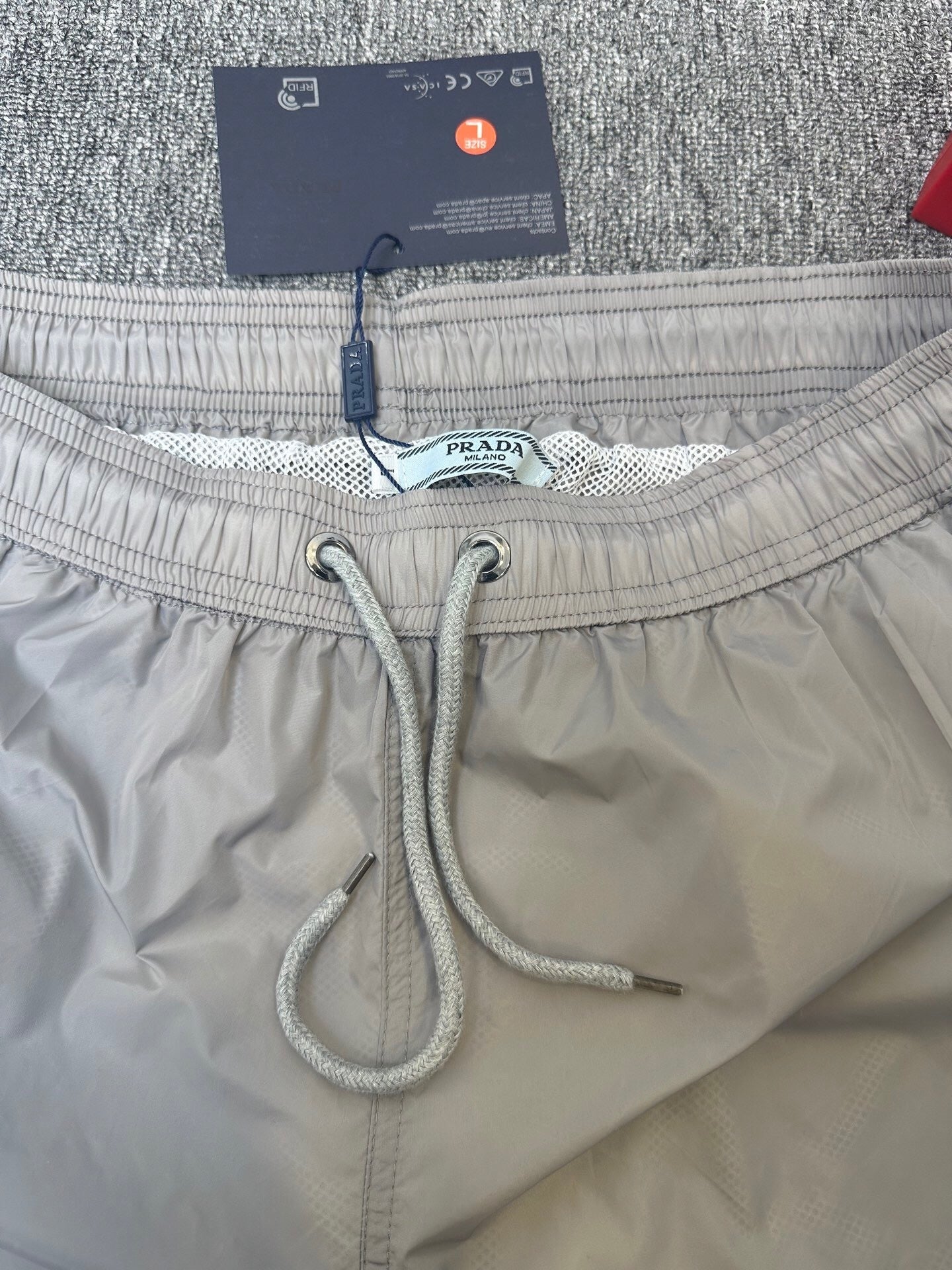 MINIMAL SWIM SHORTS – LIGHT GREY