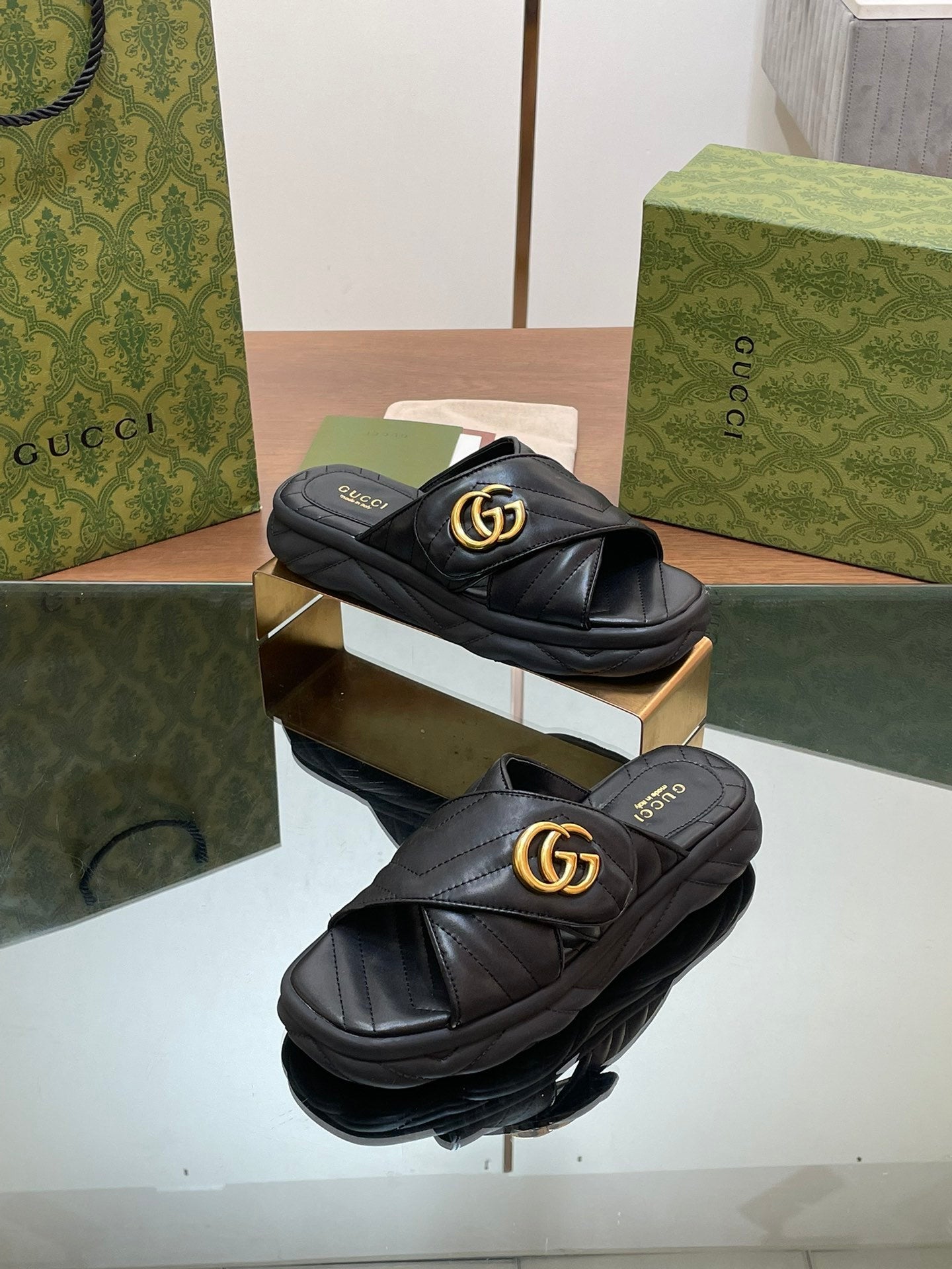 QUILTED PLATFORM SLIDE SANDALS – CLASSIC BLACK
